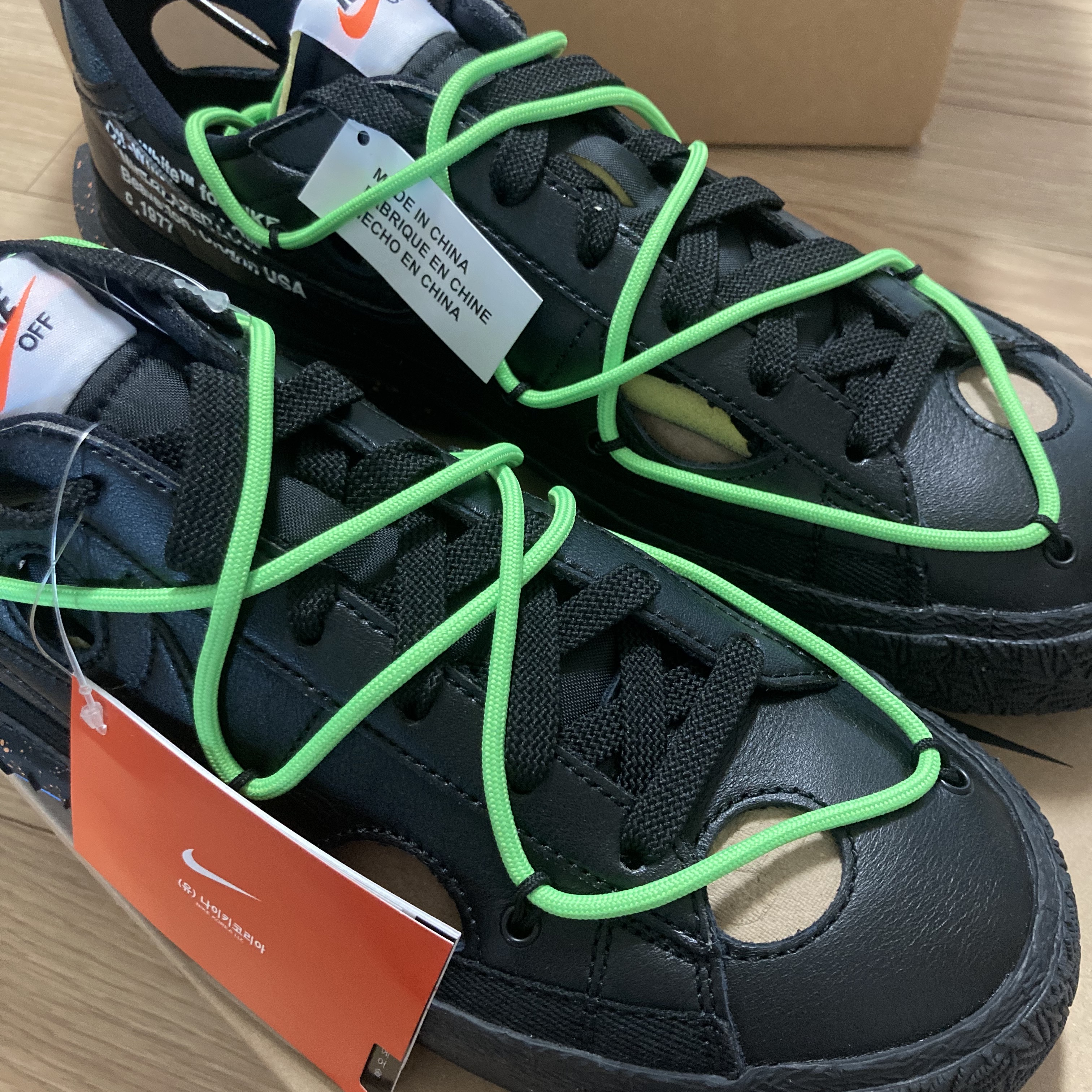 Nike x Off-White Blazer Low '77 Black and Electro Green 착용 스타일 - 1