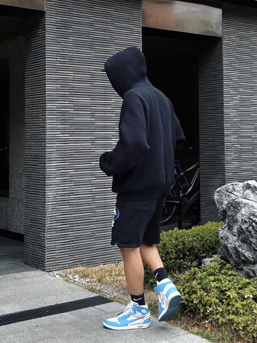 Jordan 1 x Off-White Retro High University Blue, Jordan x Travis Scott x Fragment Shorts Black (DJ0617-010) 착용 스타일 - 1