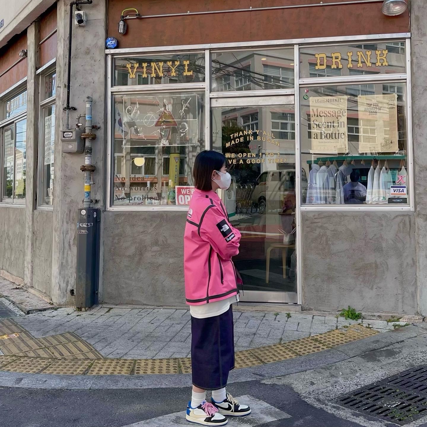 Supreme x The North Face Summit Series Outer Tape Seam Coaches Jacket Pink - 21SS, Jordan 1 x Travis Scott x Fragment Retro Low OG SP Military Blue 착용 스타일 - 2