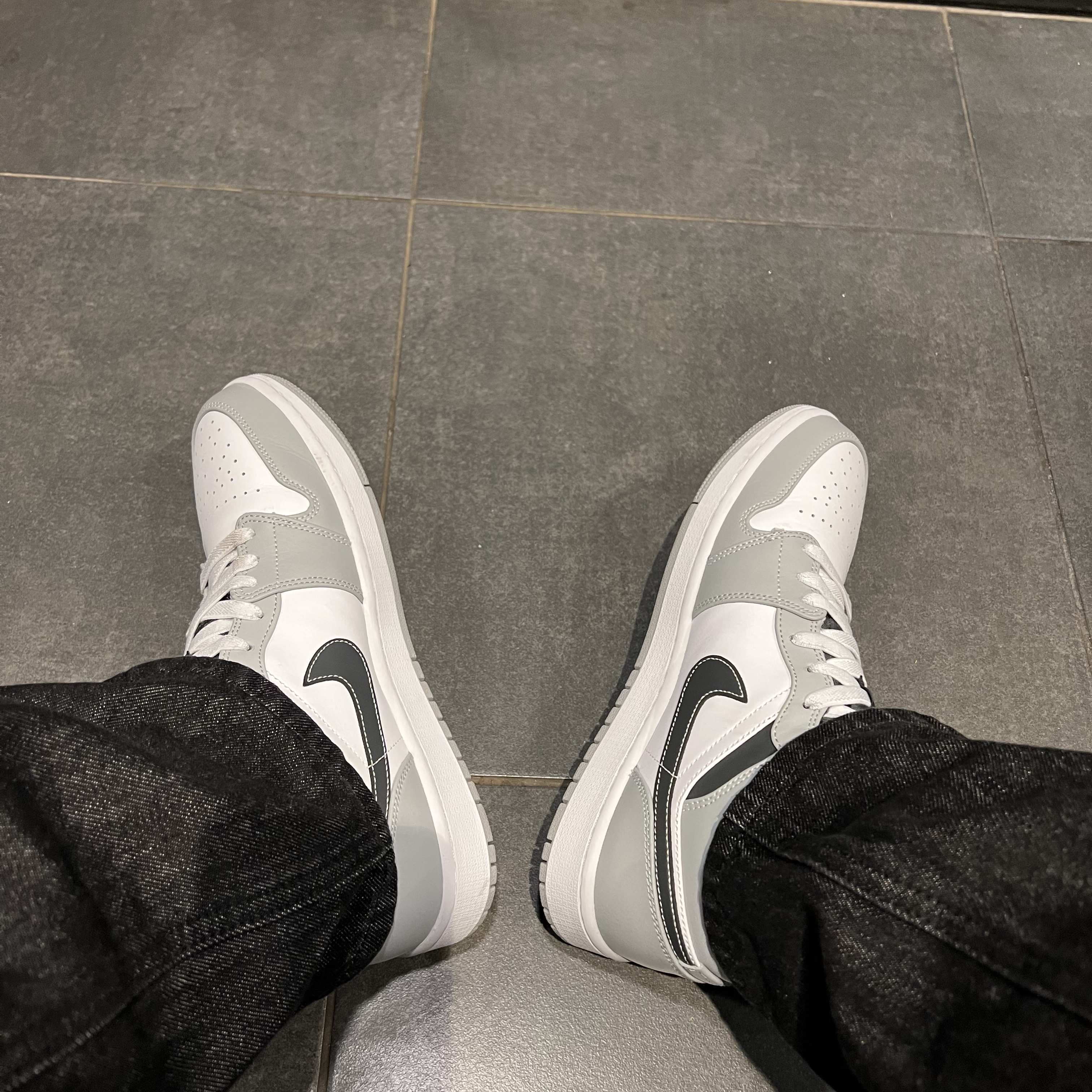 Jordan 1 Mid Light Smoke Grey Anthracite 착용 스타일
