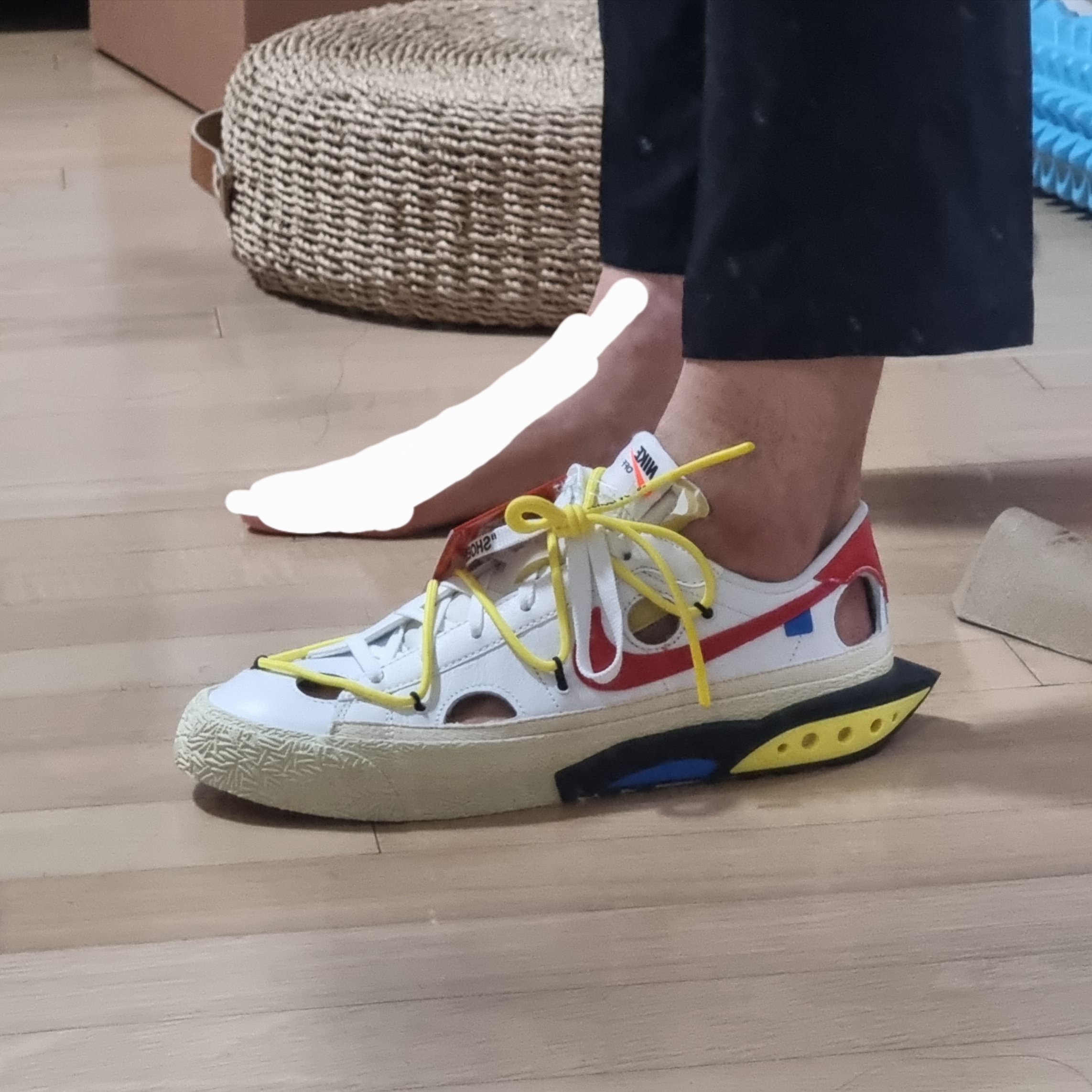 Nike x Off-White Blazer Low '77 White and University Red 착용 스타일 - 3