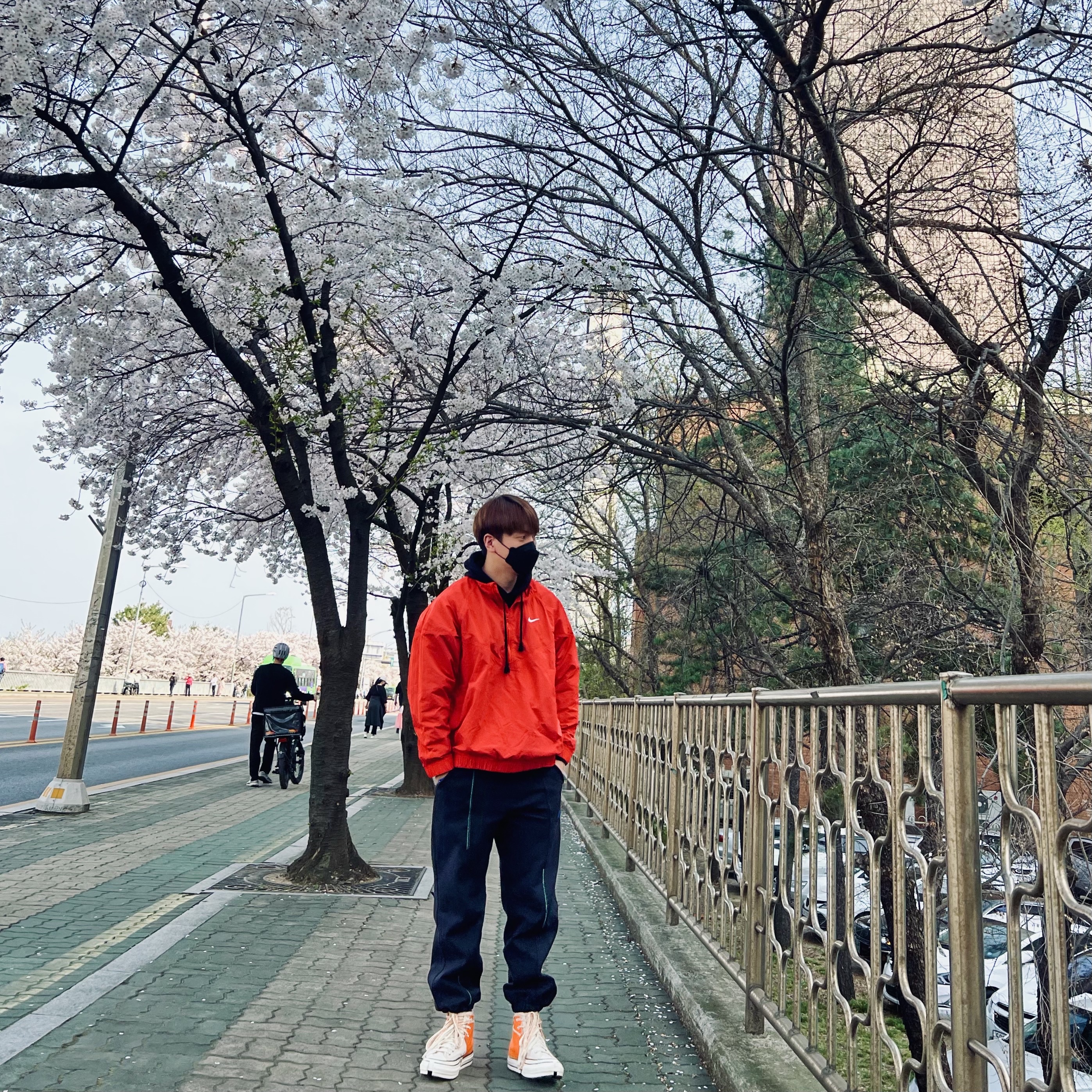Nike x Stussy Windrunner Jacket Habanero Red, Zara x Ader Error Jogger Pants Dark Anthracite Grey 착용 스타일