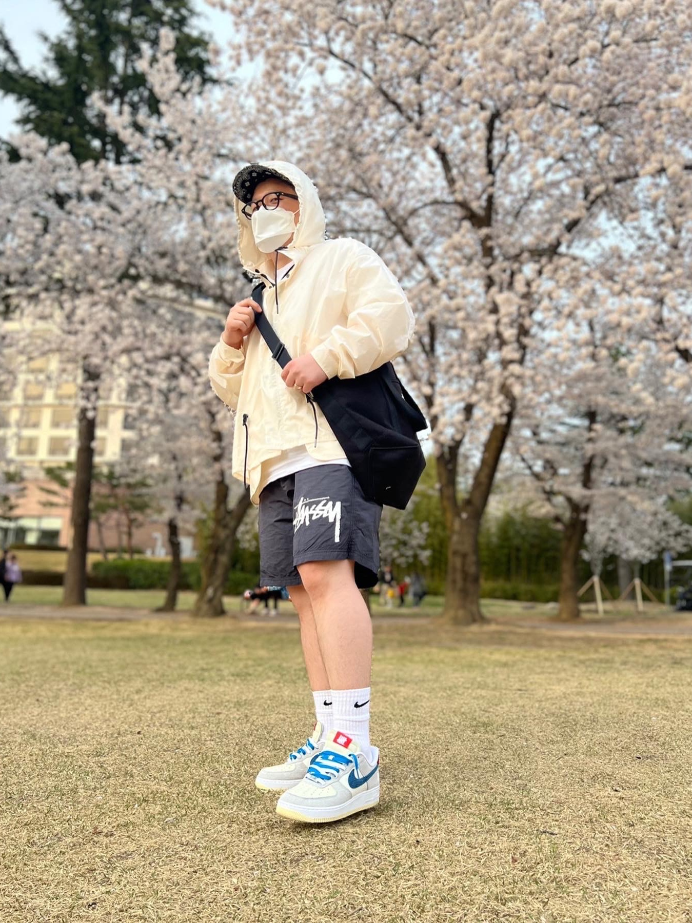 Nike x Stussy Water Shorts Off Noir, Nike x Stussy Tote Bag 착용 스타일 - 1