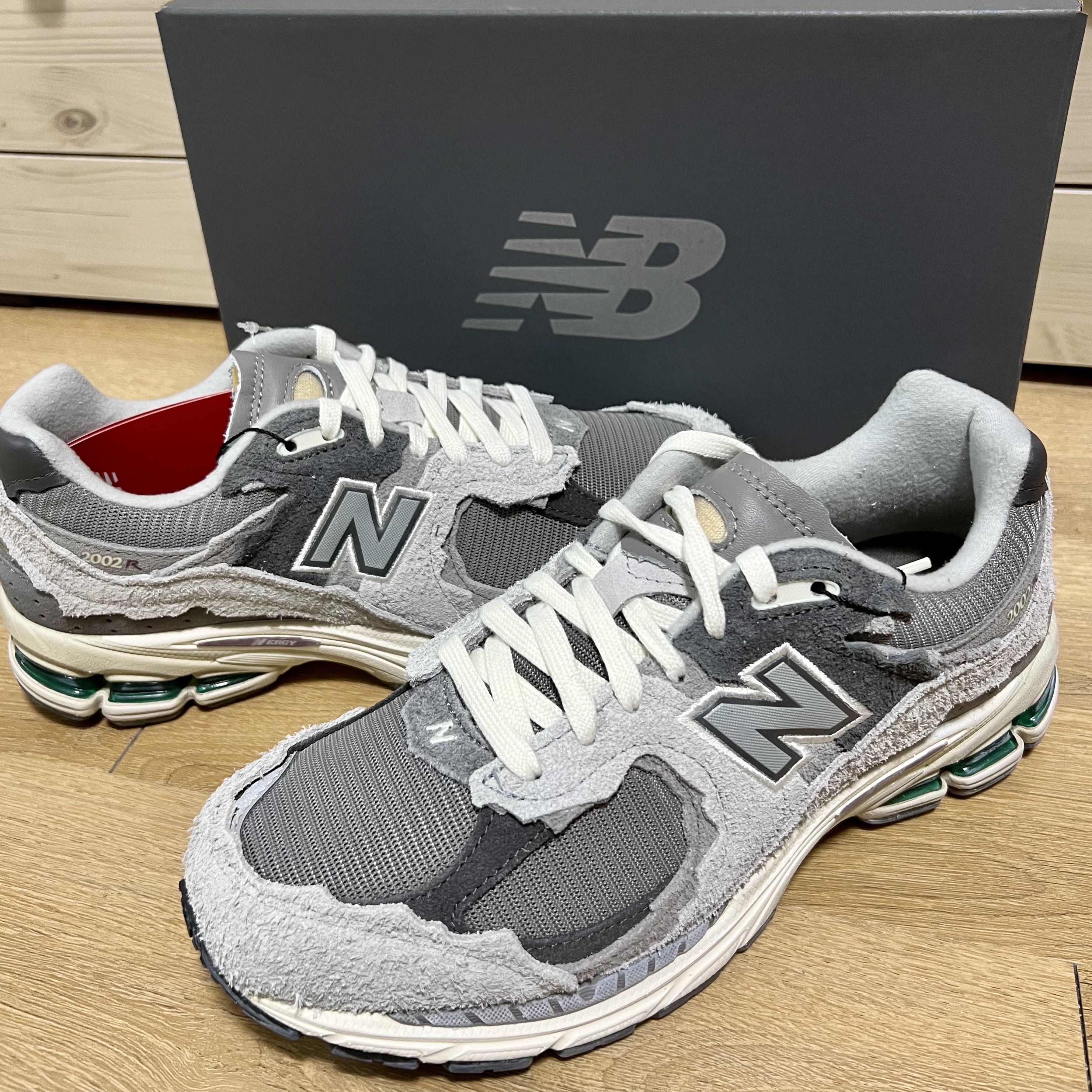 New Balance 2002R Protection Pack Rain Cloud 착용 스타일