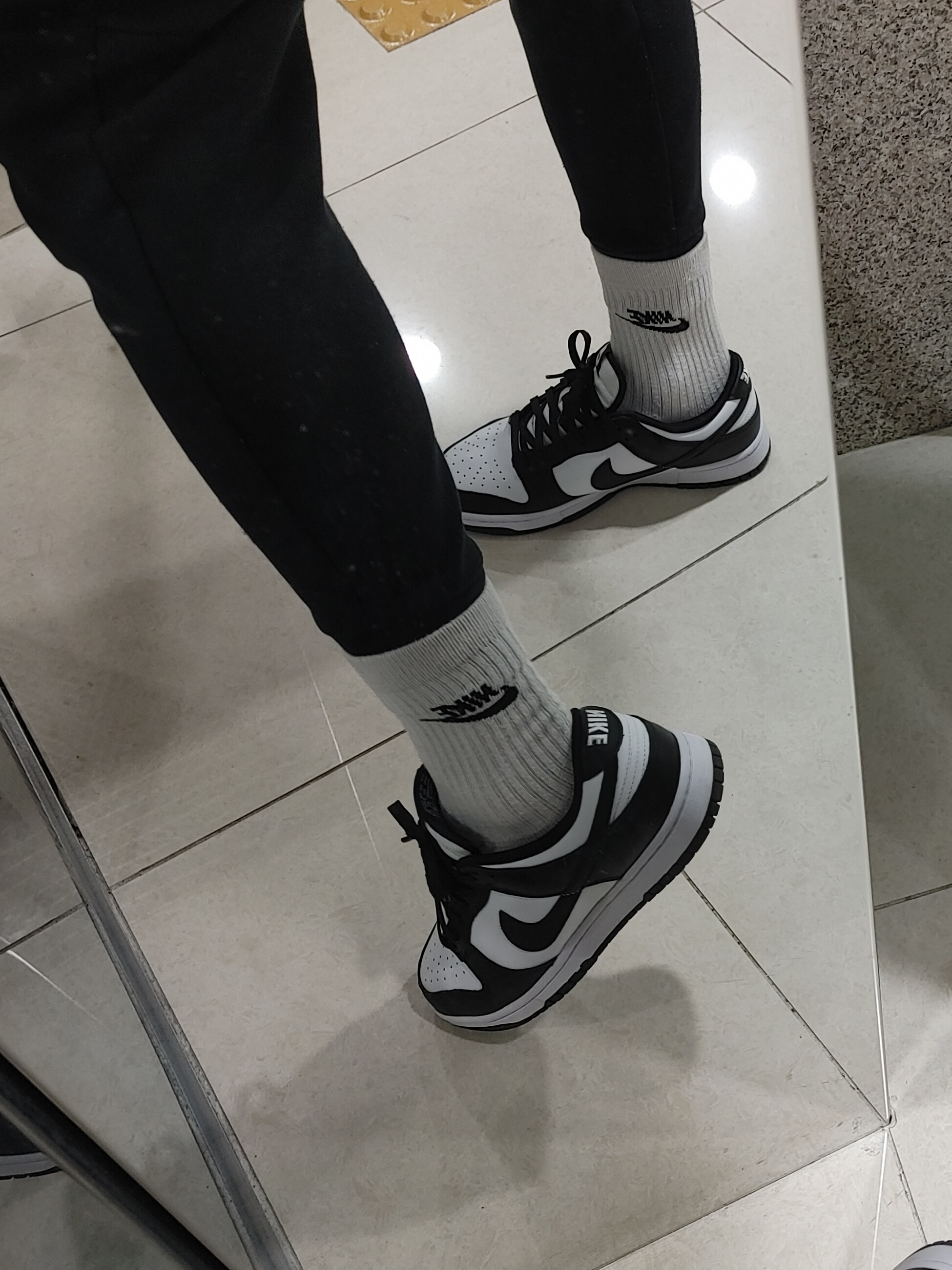 Nike Dunk Low Retro Black 착용 스타일