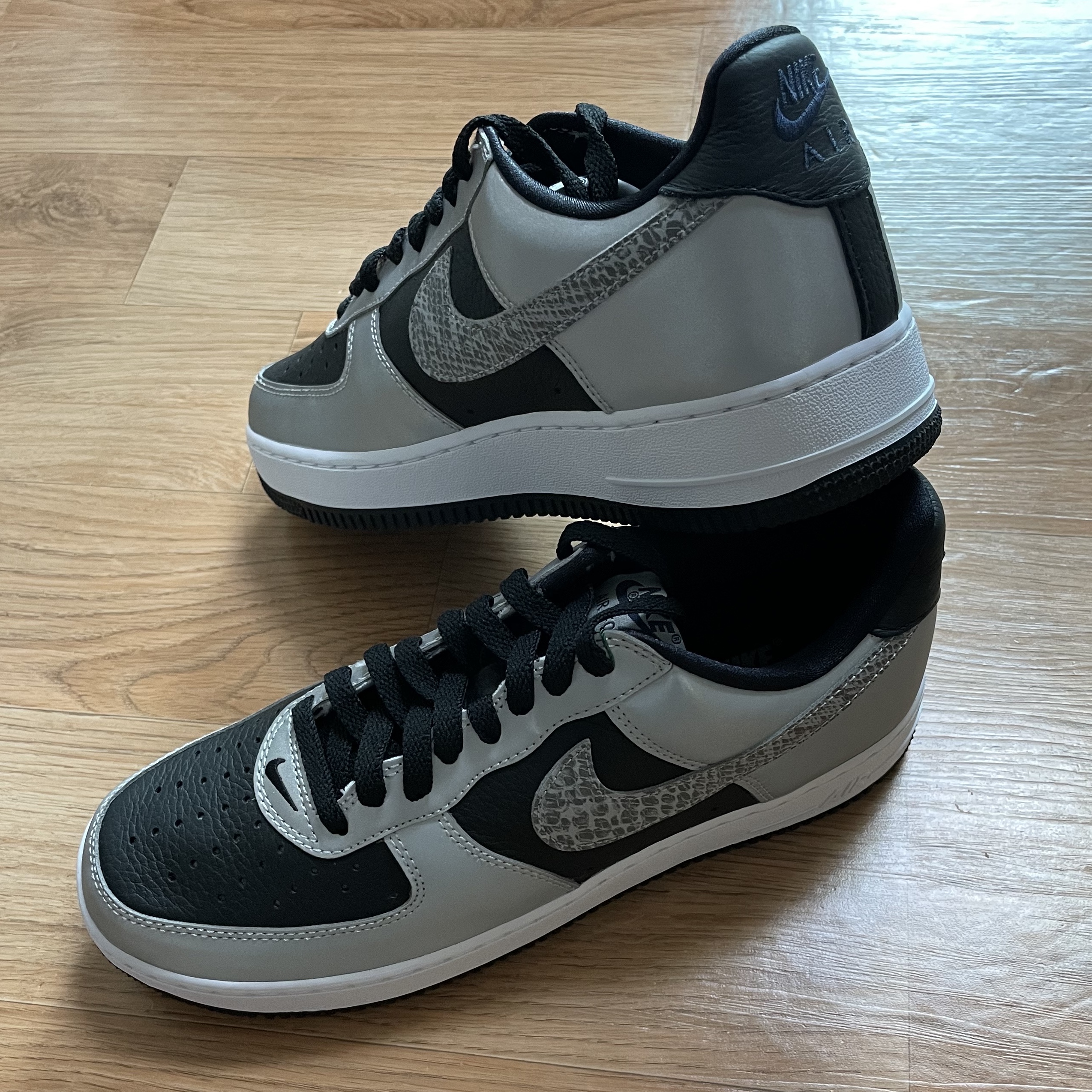 Nike Air Force 1 B Silver Snake 착용 스타일 - 4