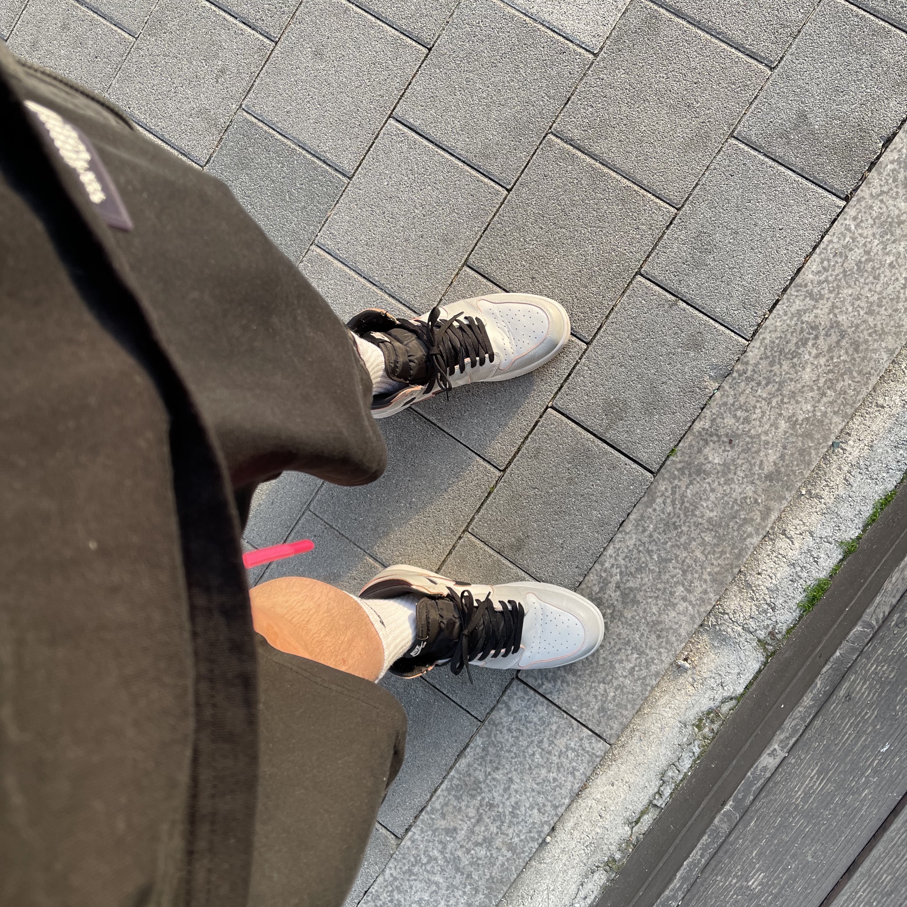 Jordan 1 Retro High OG Defiant SB NYC to Paris 착용 스타일 - 3