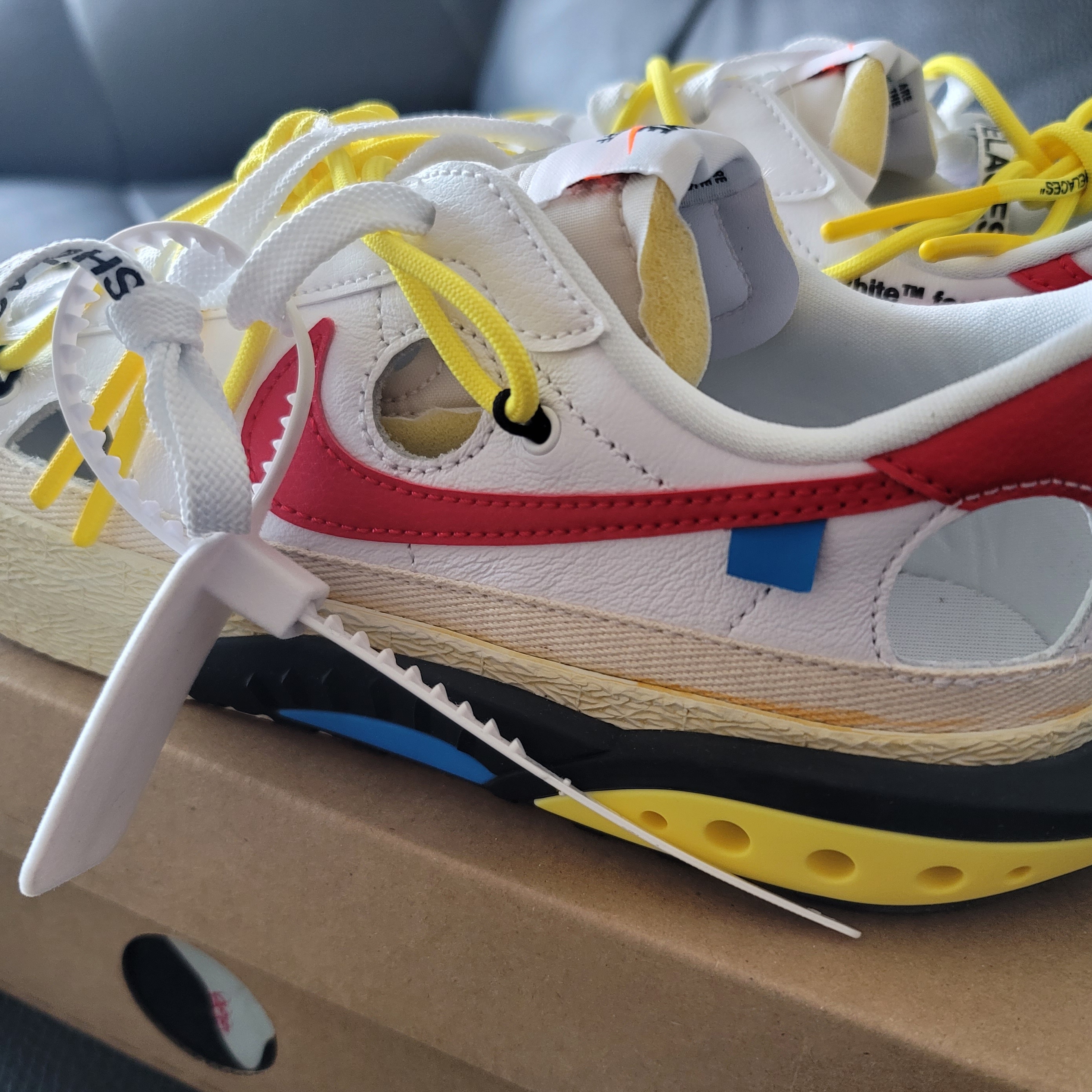 Nike x Off-White Blazer Low '77 White and University Red 착용 스타일 - 3