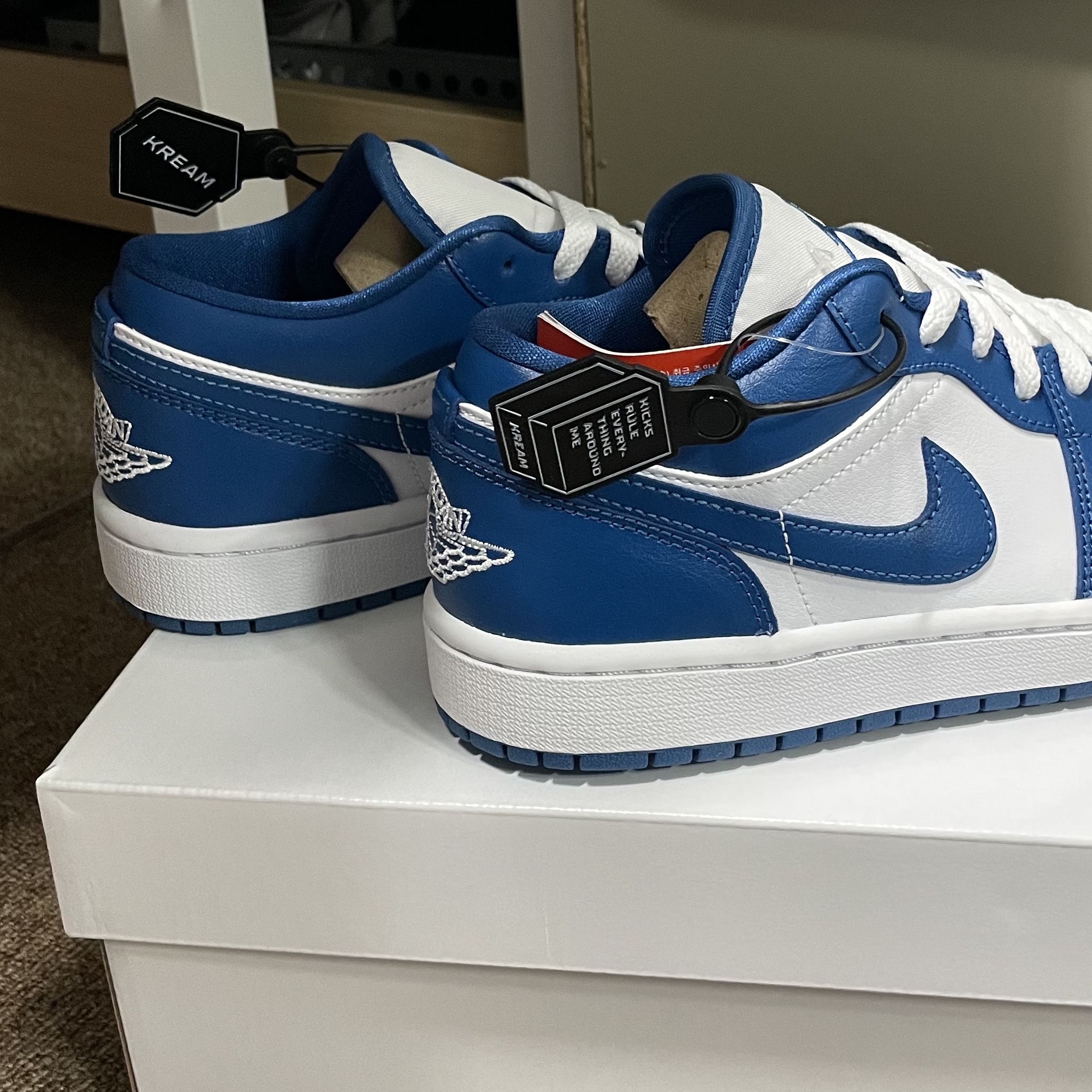 (W) Jordan 1 Low White Dark Marina Blue 착용 스타일 - 3