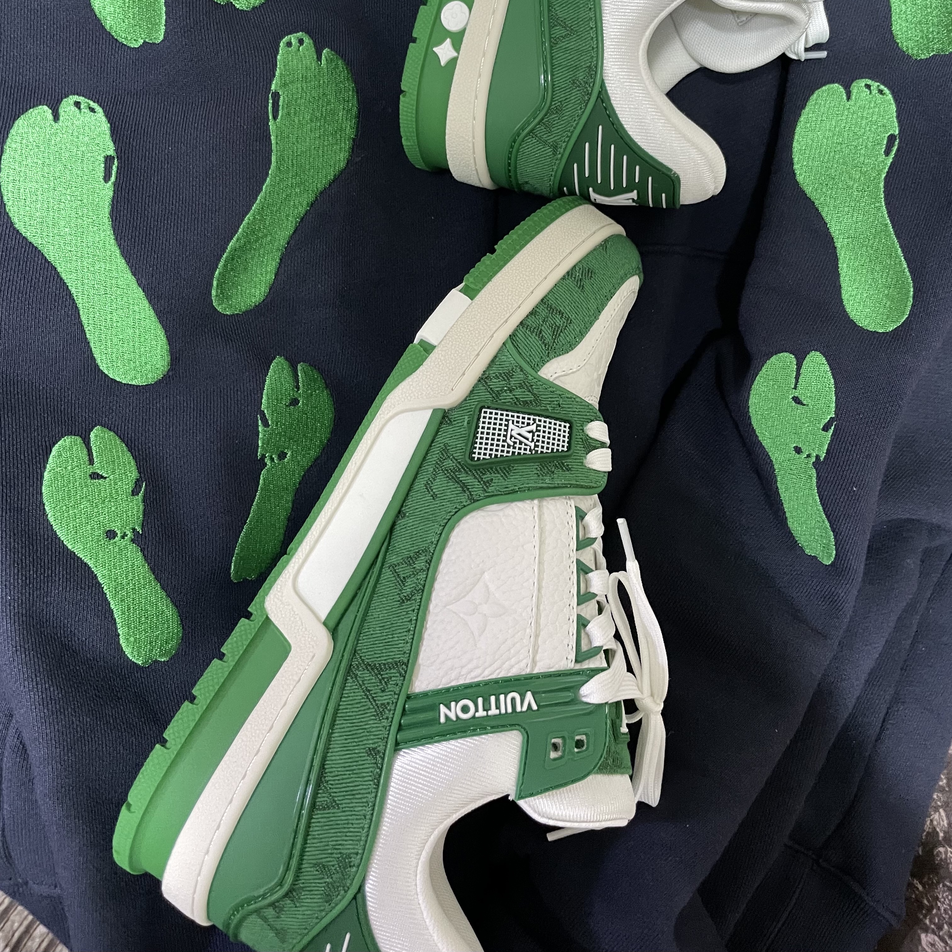 Louis Vuitton LV Trainer Sneakers Monogram Denim Green 착용 스타일
