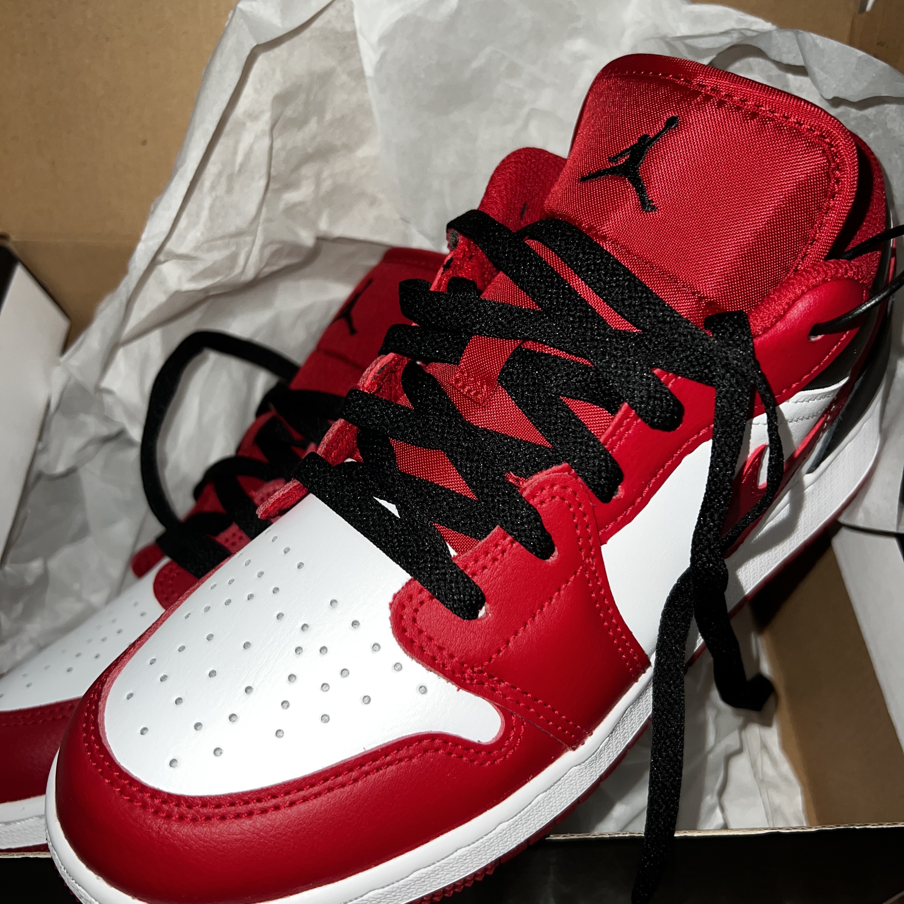 (GS) Jordan 1 Low White Gym Red Black 착용 스타일 - 2