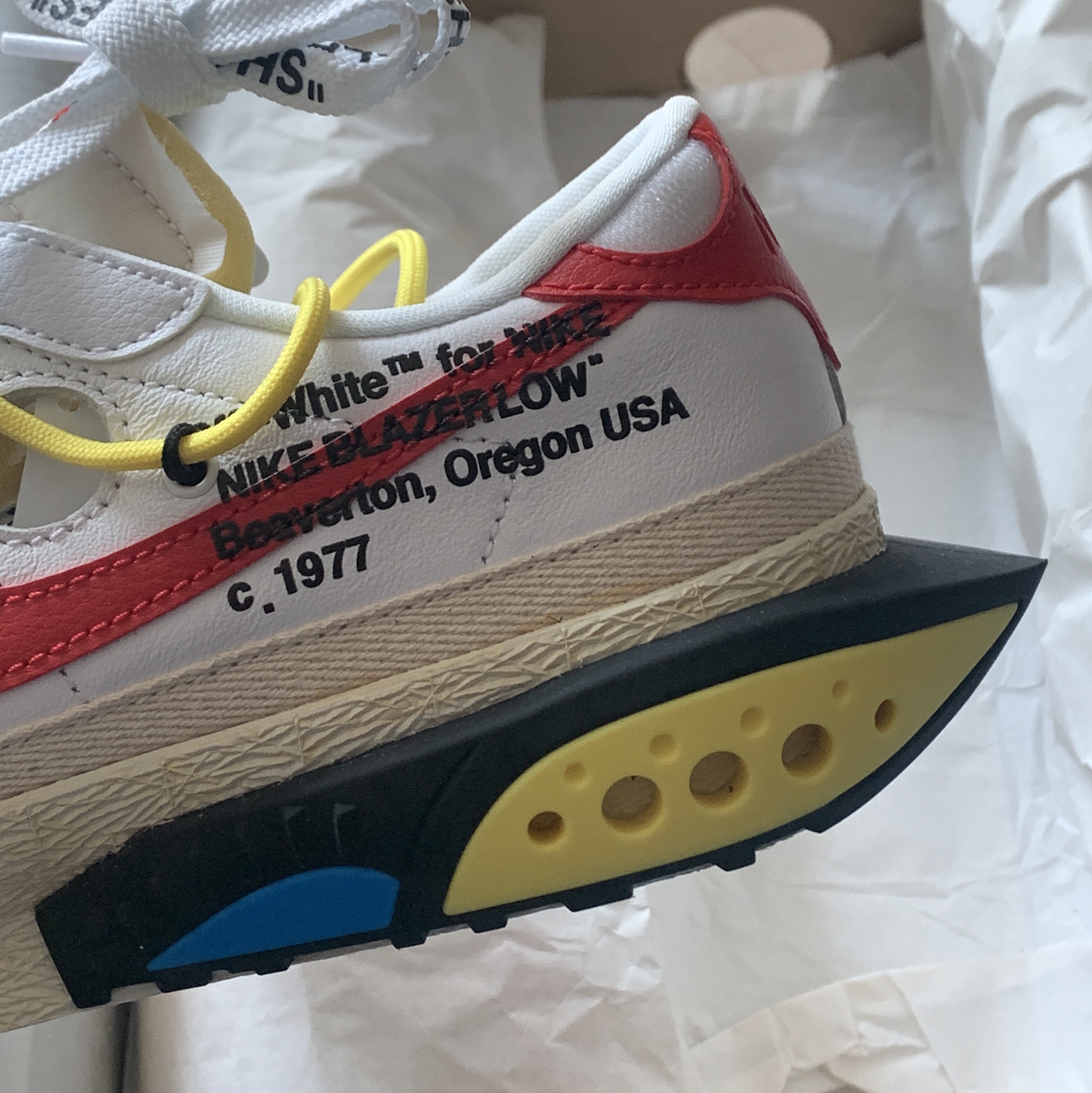 Nike x Off-White Blazer Low '77 White and University Red 착용 스타일