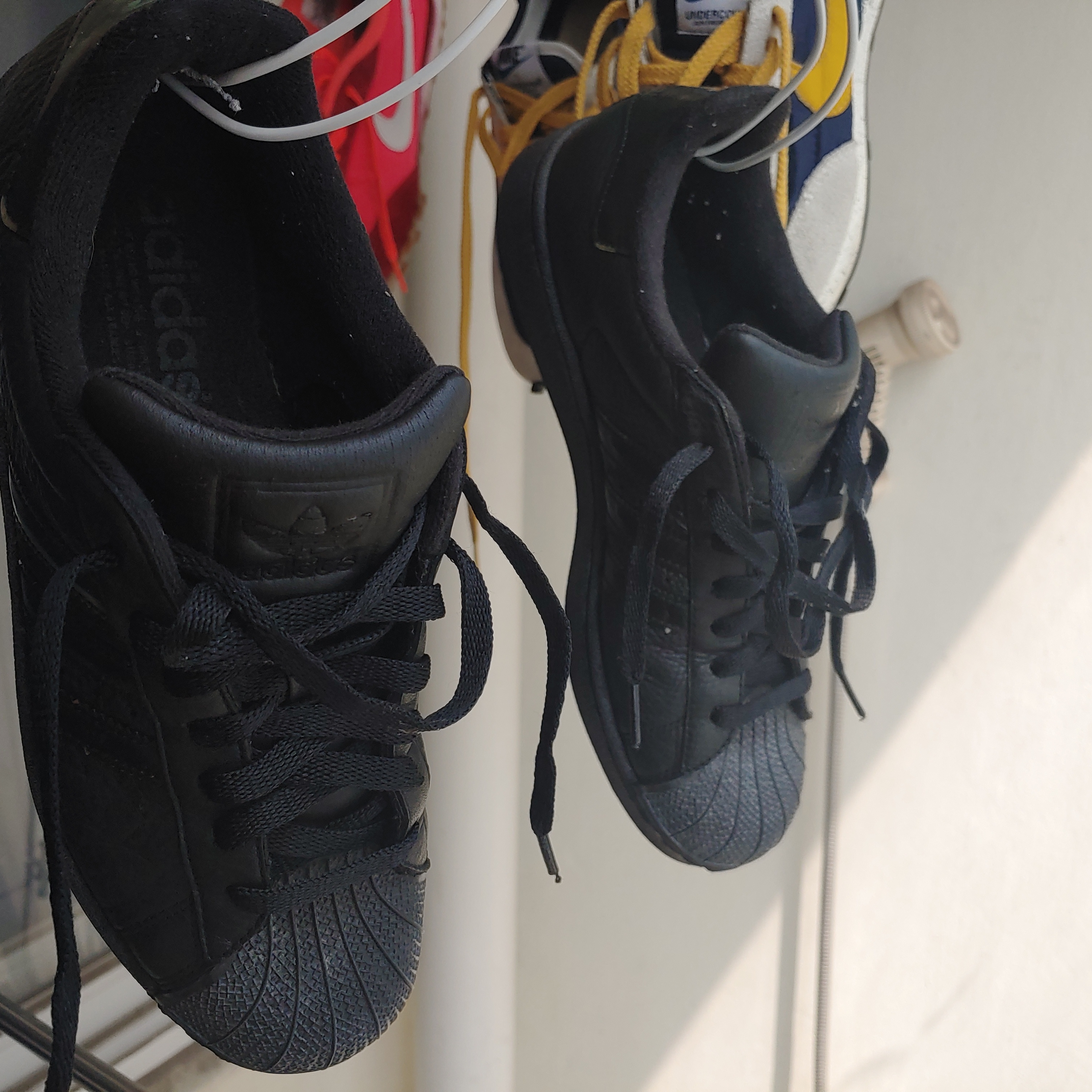 Adidas Superstar Triple Black, (W) Nike x Undercover Daybreak Obsidian 착용 스타일 - 1