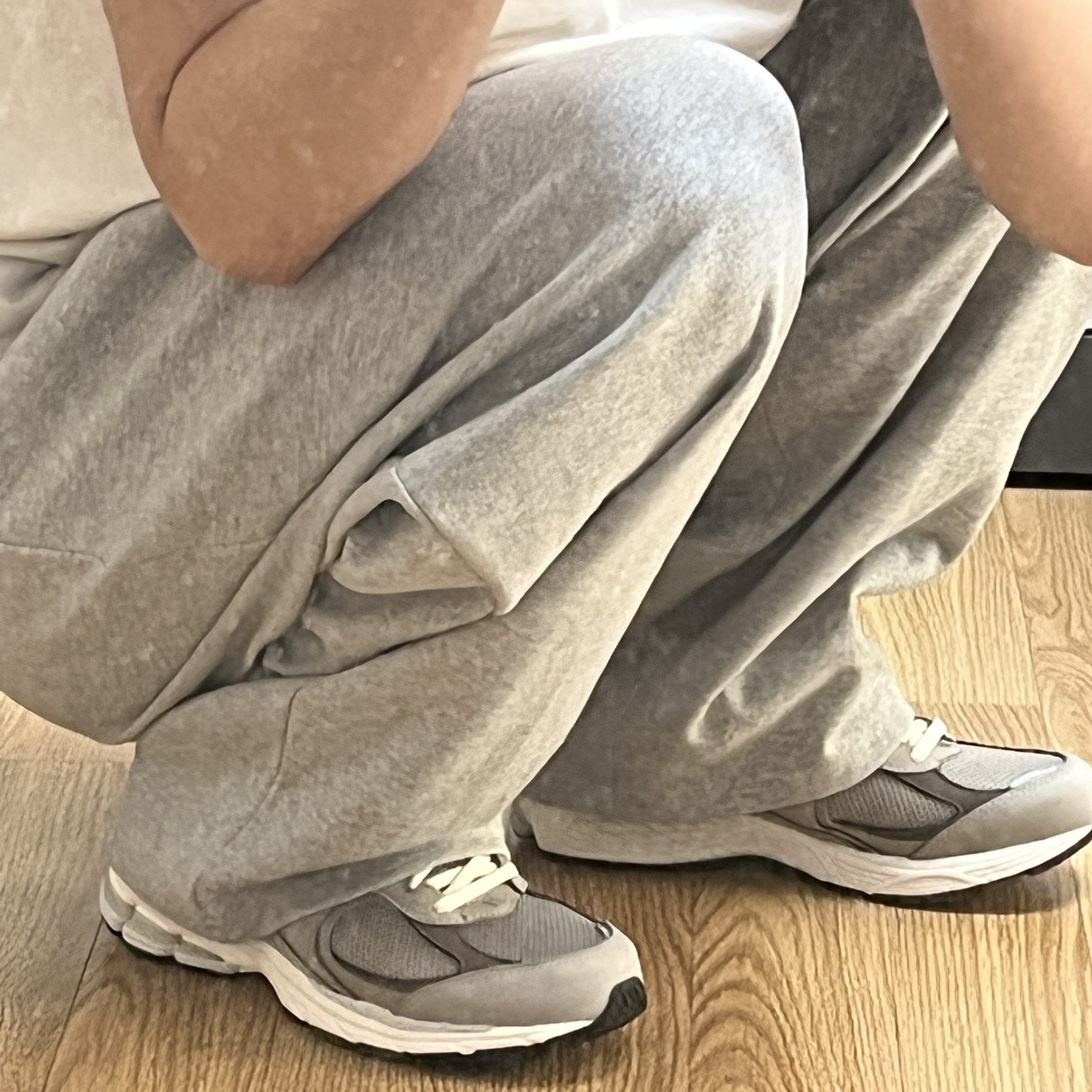 New Balance 2002 Warm Alpaca 착용 스타일