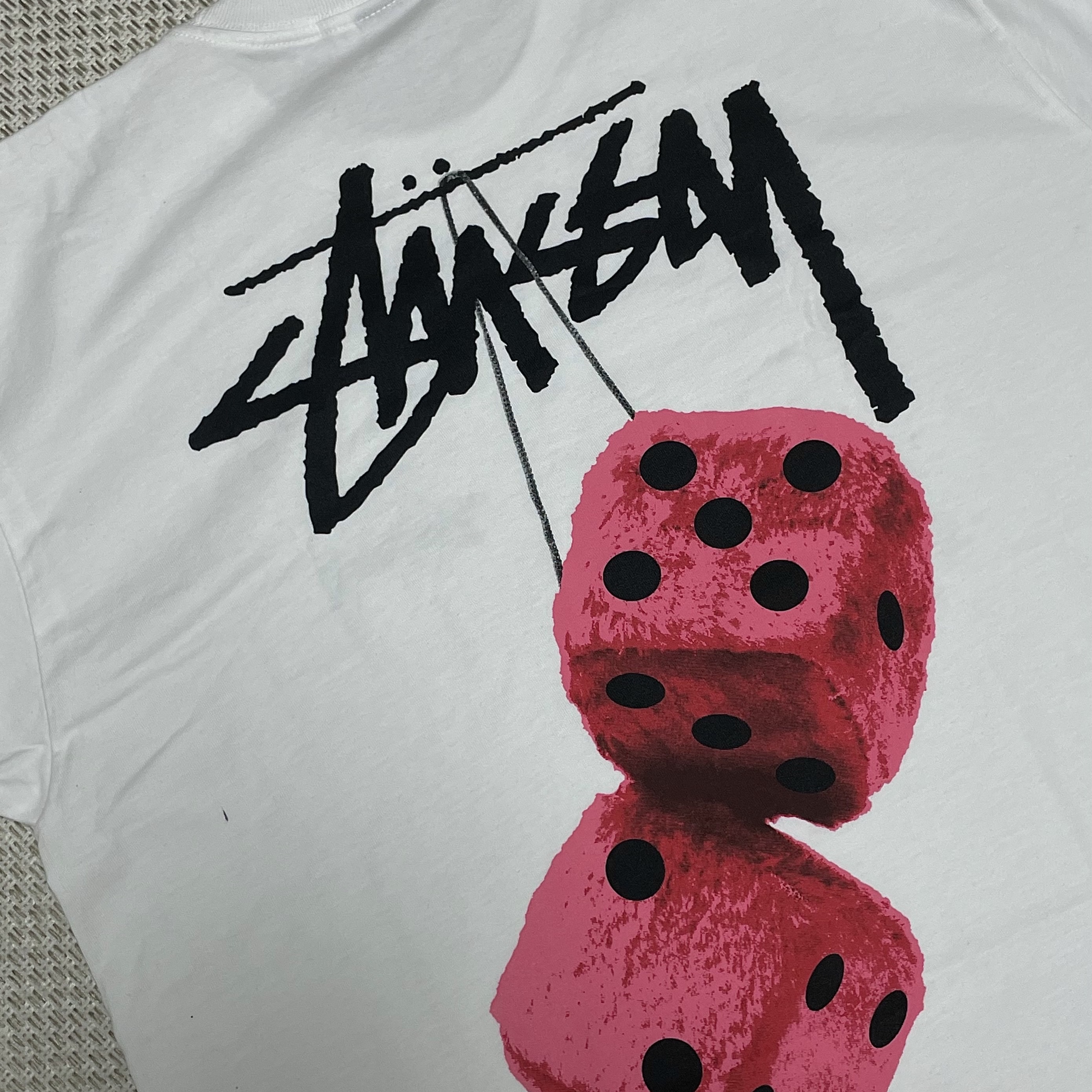 Stussy Fuzzy Dice T-Shirt White, Stussy Fuzzy Dice T-Shirt Black 착용 스타일 - 2