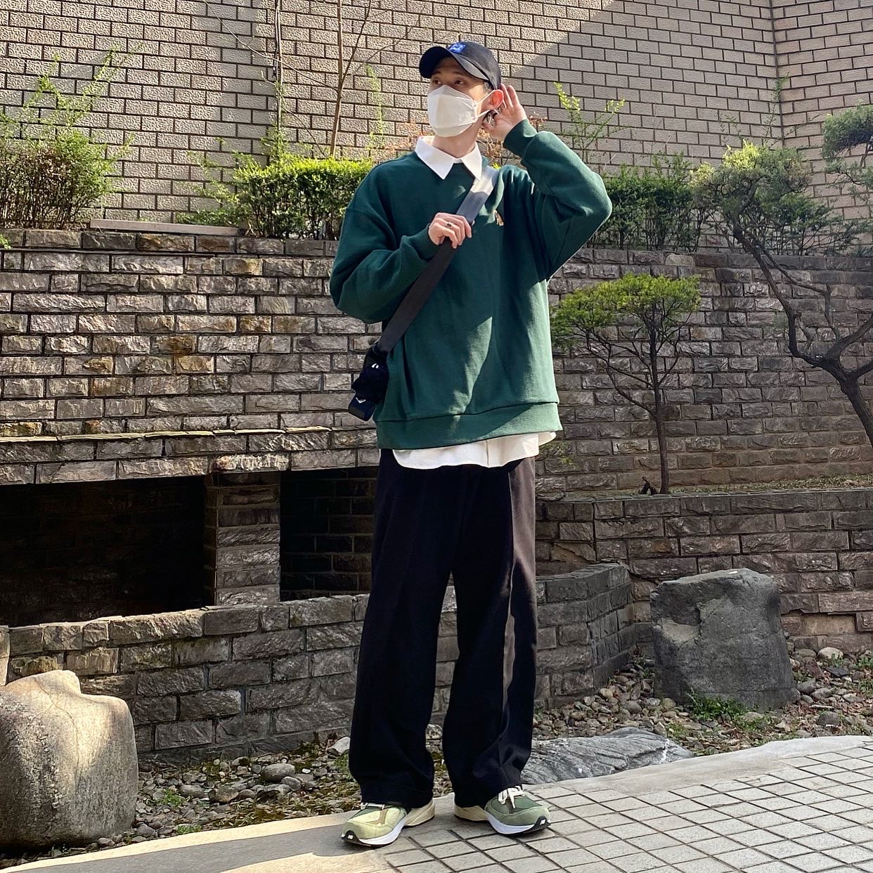 New Balance x JJJJound 990v3 Olive, Maison Kitsune x Ader Error Tetris Fox Cap Black 착용 스타일 - 1
