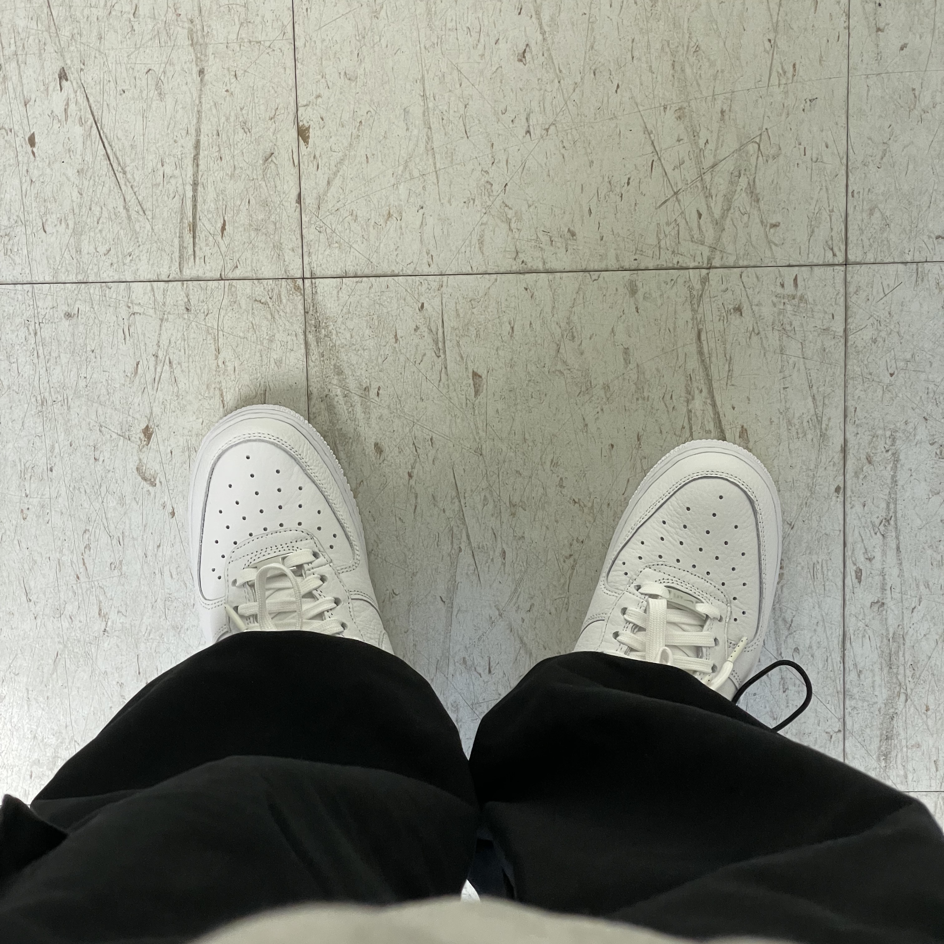 Nike Air Force 1 '07 Craft Vast Grey 착용 스타일 - 3