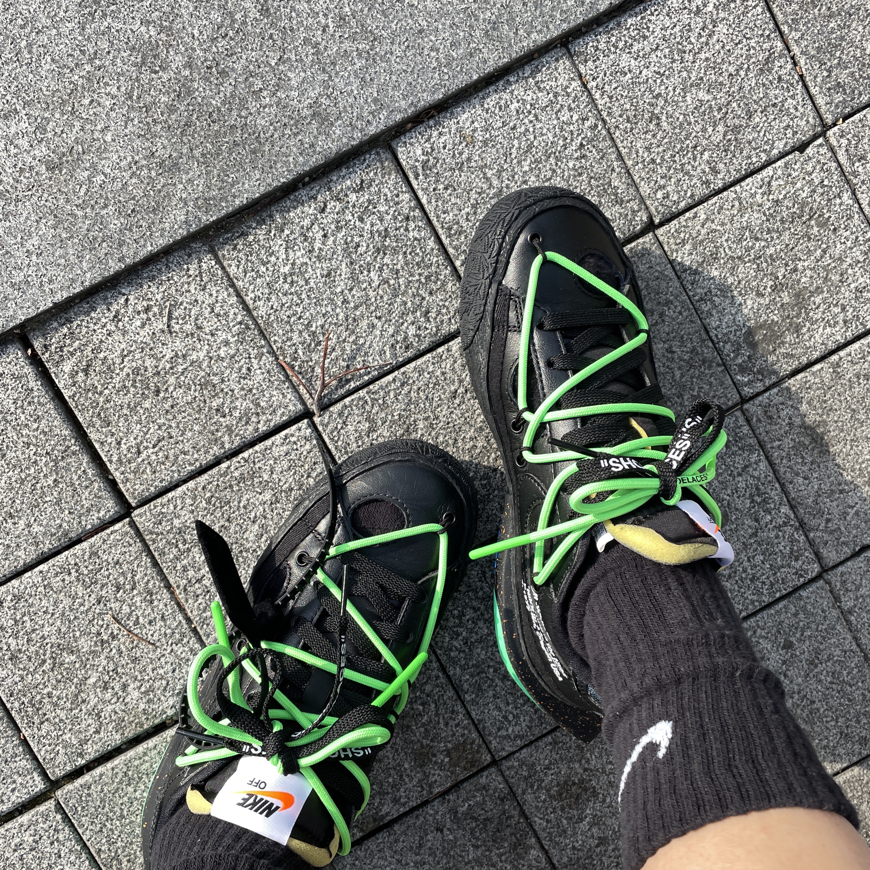 Nike x Off-White Blazer Low '77 Black and Electro Green 착용 스타일