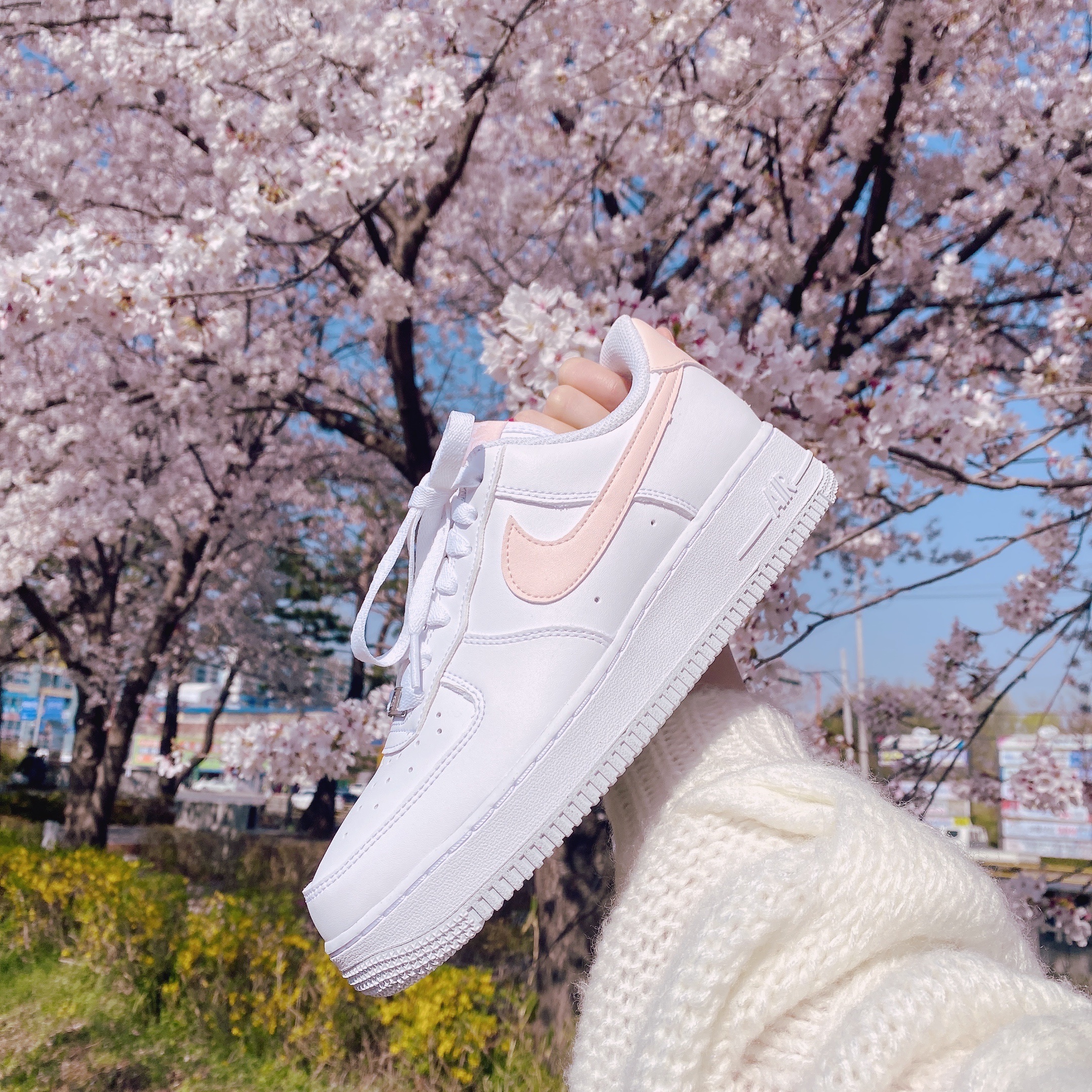 (W) Nike Air Force 1 '07 Next Nature White Pale Coral 착용 스타일