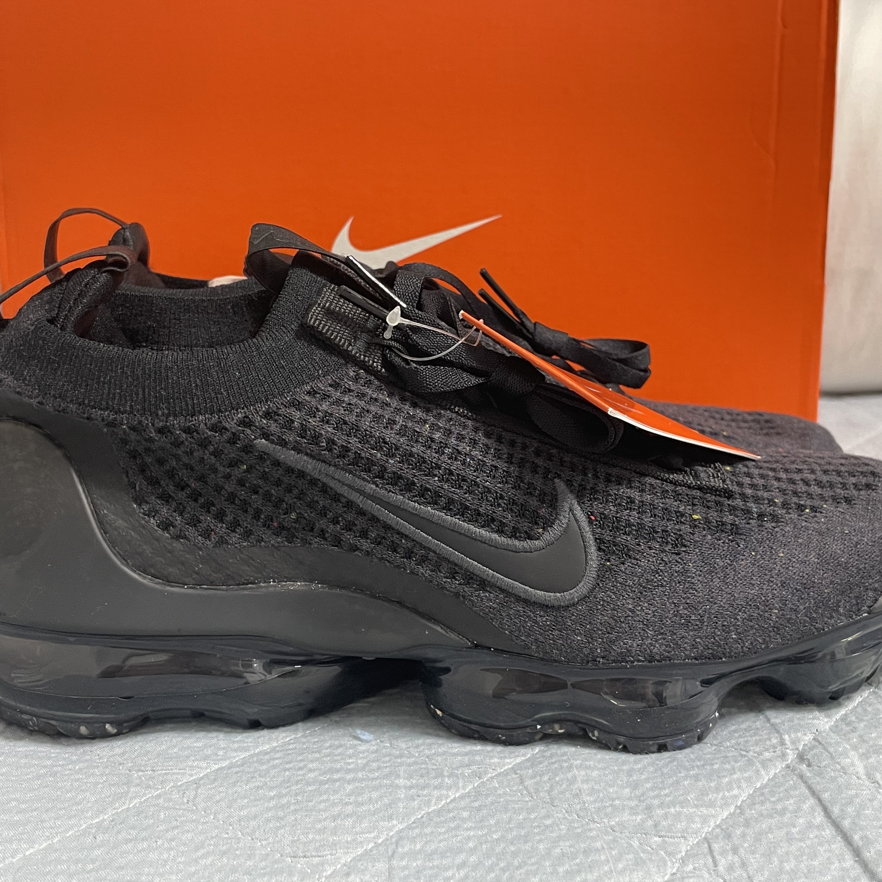 Nike Air VaporMax 2021 Flyknit Triple Black 착용 스타일 - 1