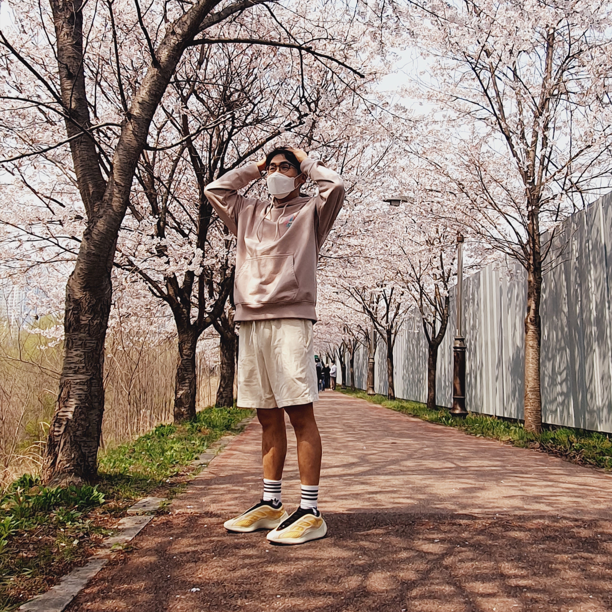 Adidas Yeezy 700 V3 Mono Safflower, Palace P-3D Hood Mushroom - 21FW 착용 스타일