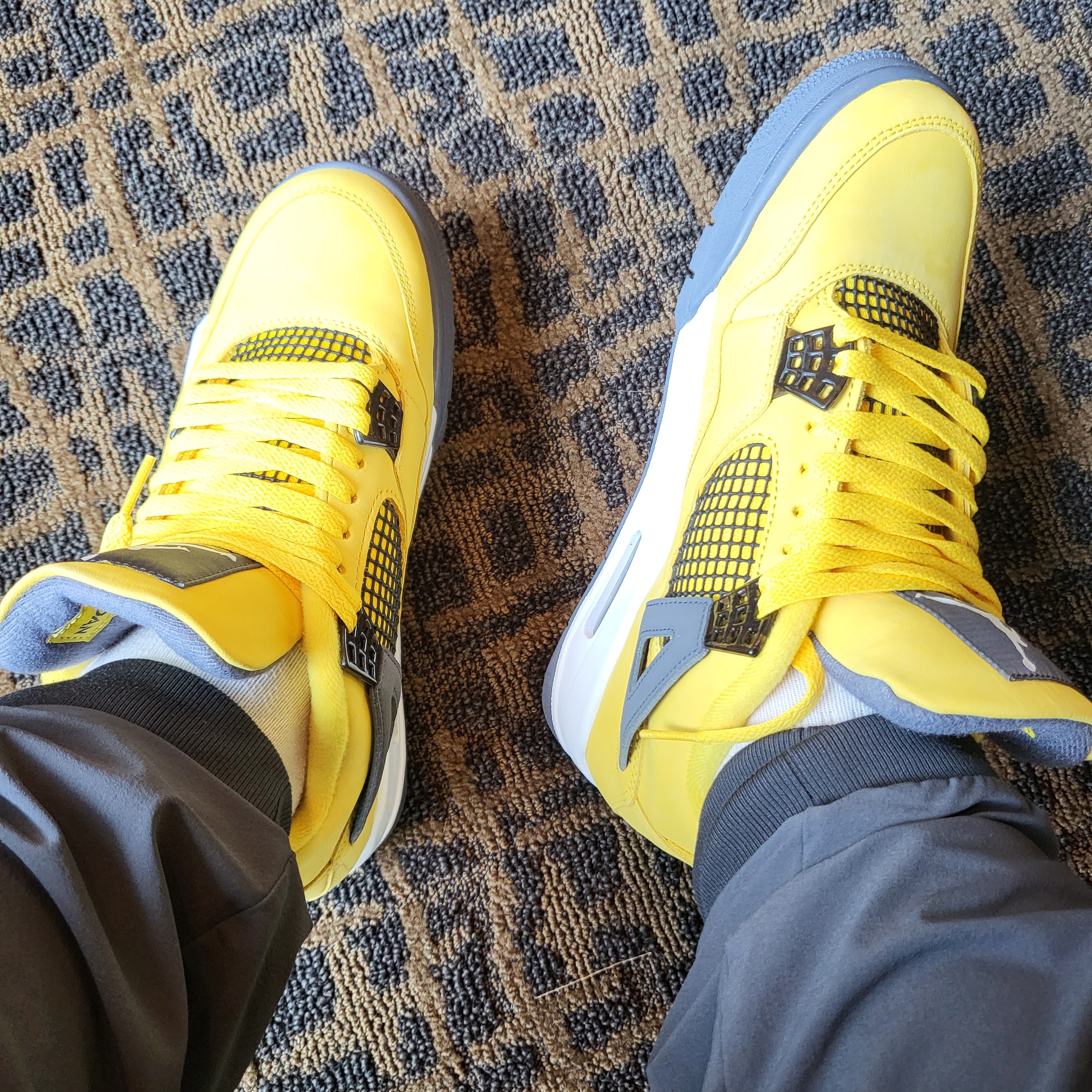 Jordan 4 Retro Tour Yellow 착용 스타일