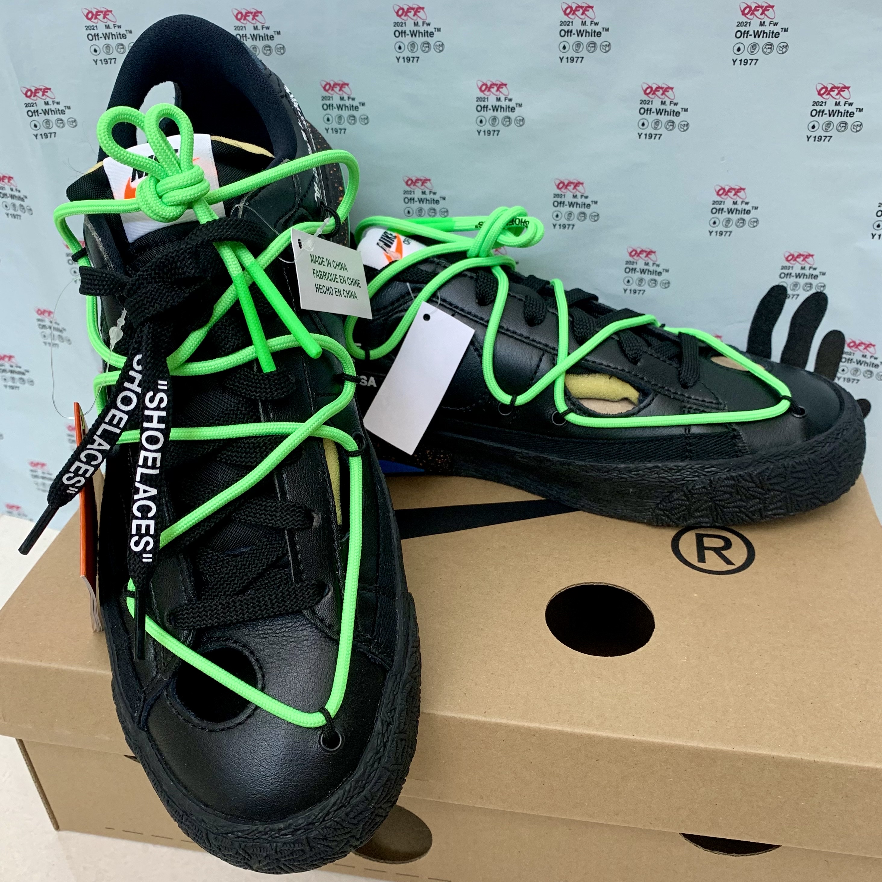 Nike x Off-White Blazer Low '77 Black and Electro Green 착용 스타일