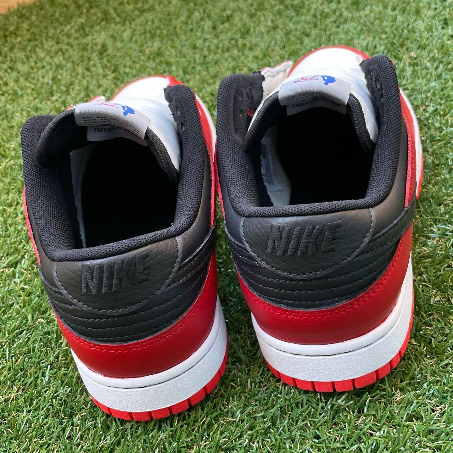 Nike x NBA Dunk Low Retro EMB Black and Chile Red, (GS) Nike x NBA Dunk Low Black and Chile Red 착용 스타일 - 3