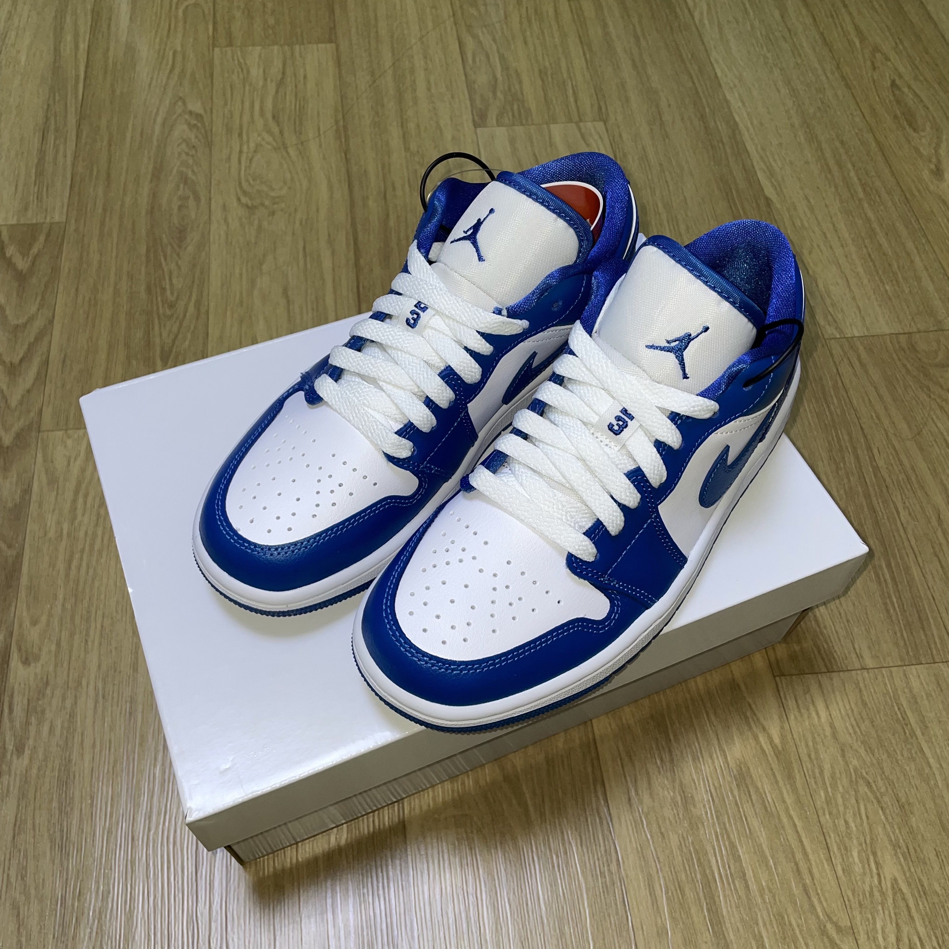(W) Jordan 1 Low White Dark Marina Blue 착용 스타일 - 2
