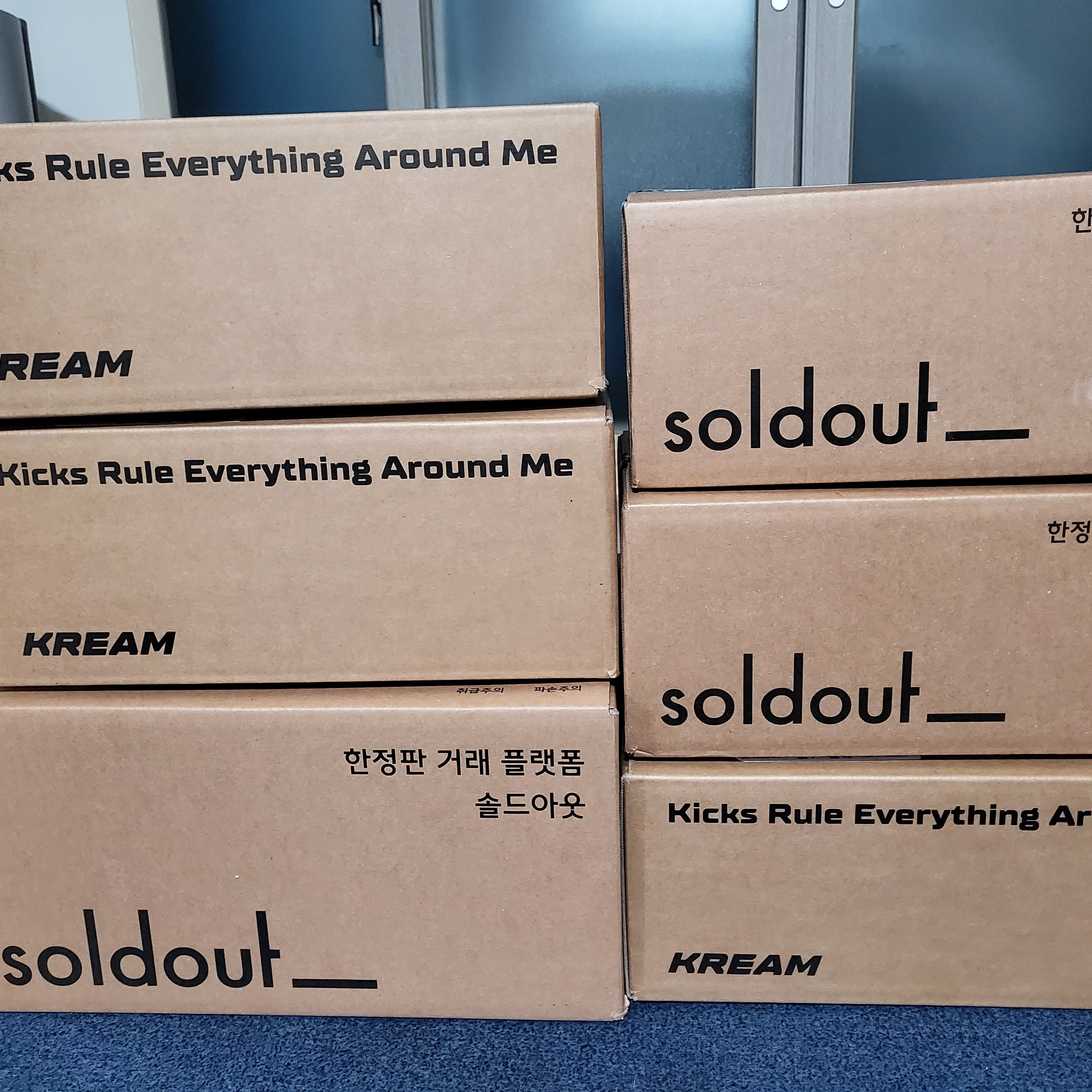 Adidas Yeezy Boost 350 V2 Bone, Nike x Sacai x Jean Paul Gaultier VaporWaffle Sesame Blue Void 착용 스타일 - 2