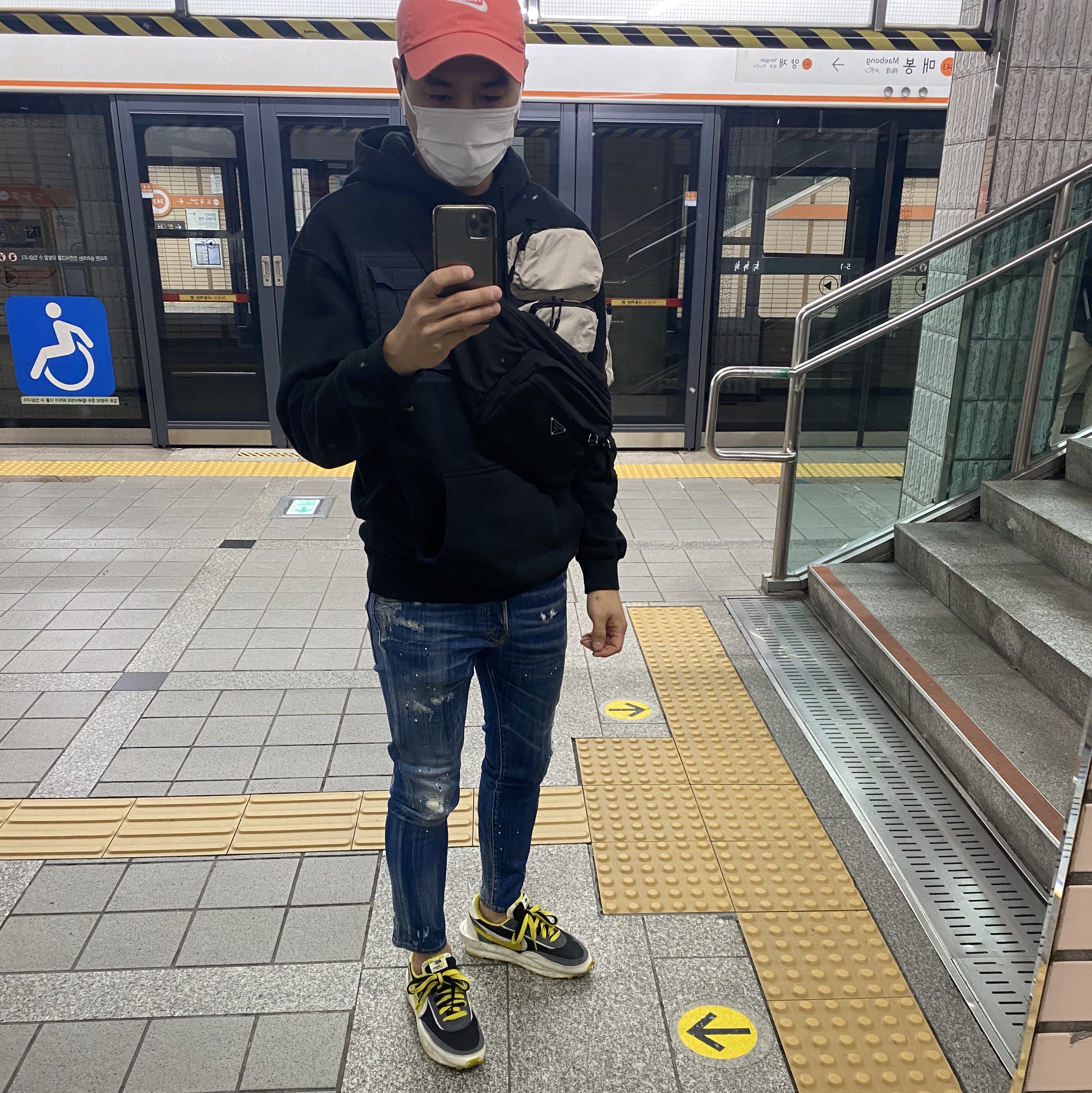 Nike x Sacai x Undercover LDWaffle Black Bright Citron, Nike x Travis Scott NRG AG Utility Hoodie Black 착용 스타일