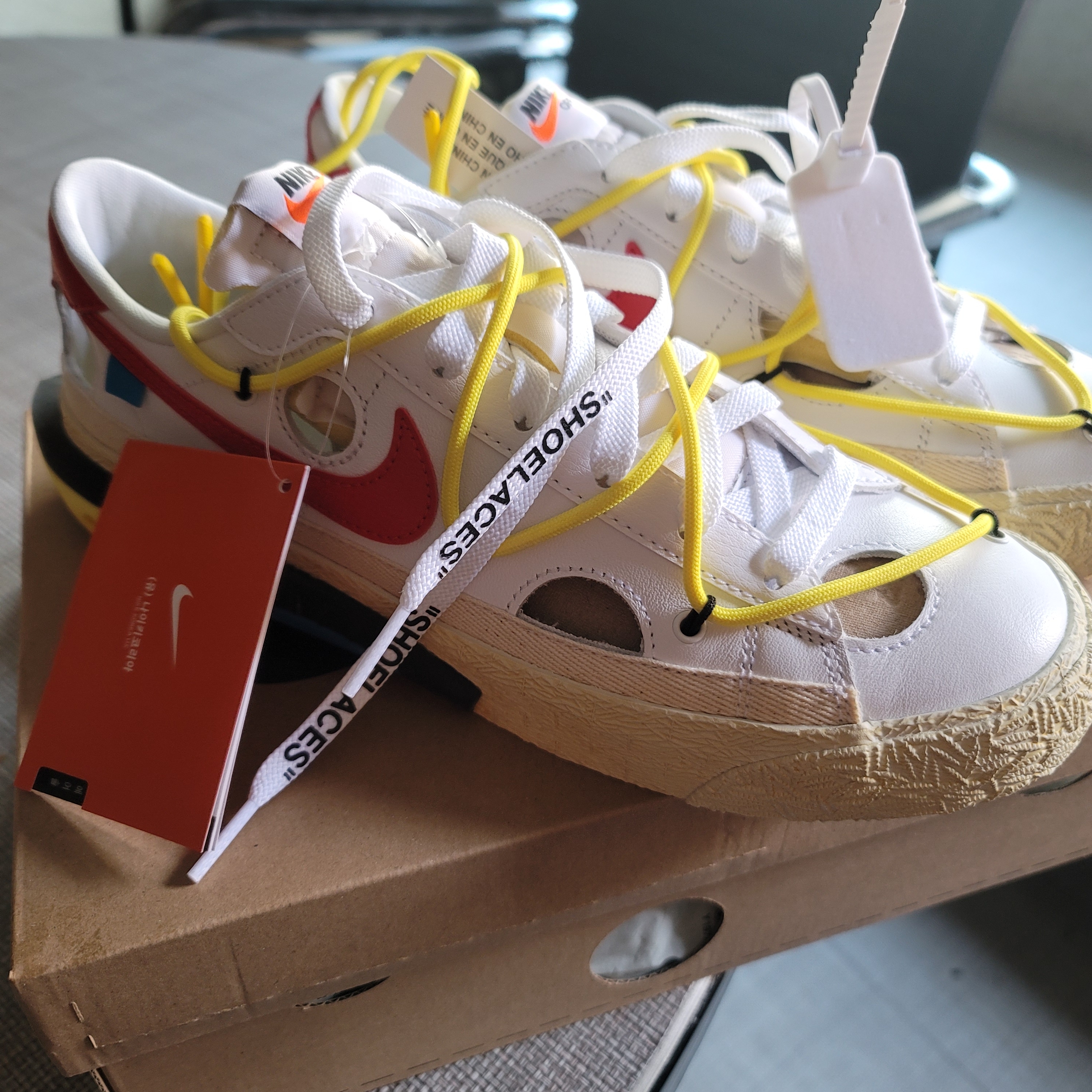 Nike x Off-White Blazer Low '77 White and University Red 착용 스타일 - 2