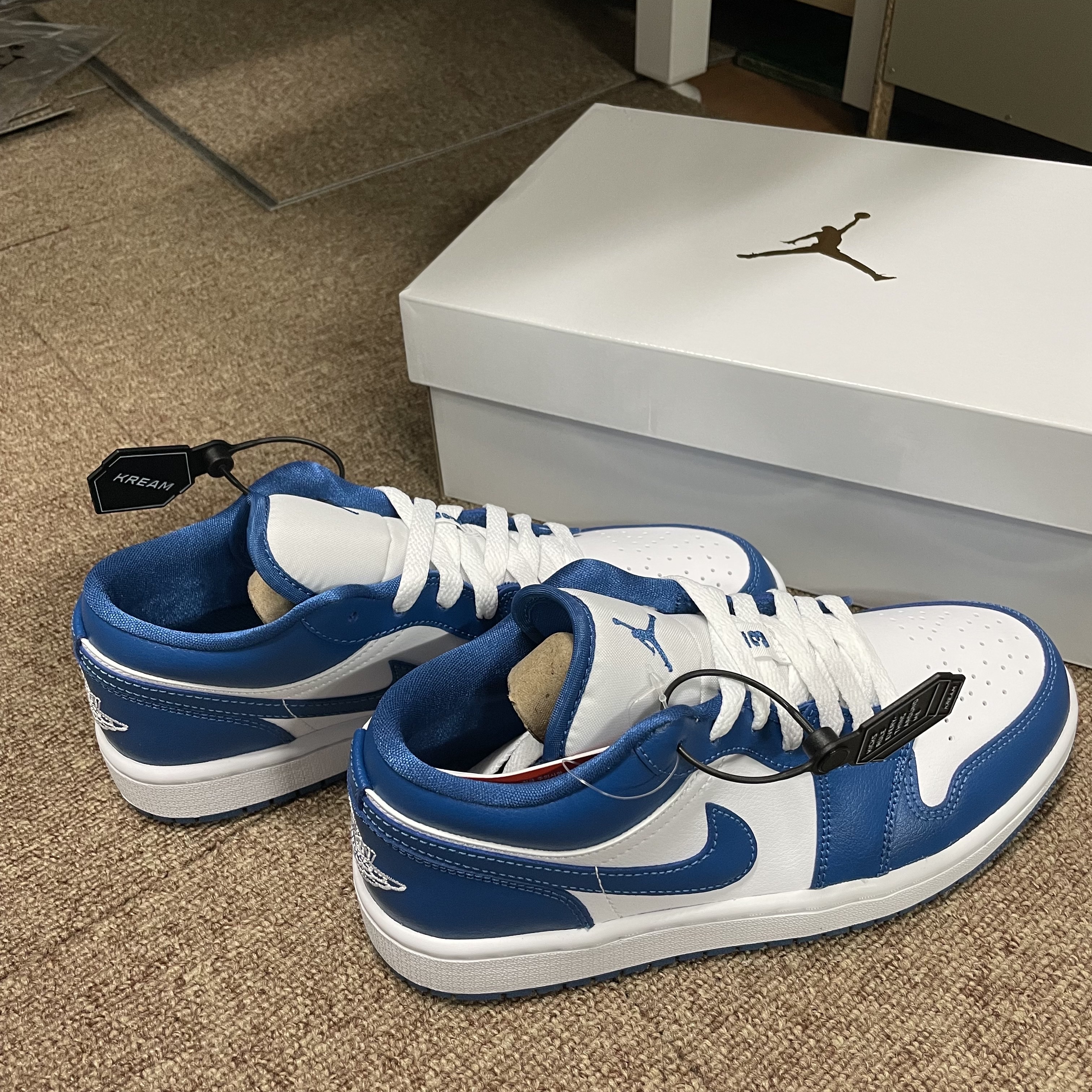 (W) Jordan 1 Low White Dark Marina Blue 착용 스타일 - 2