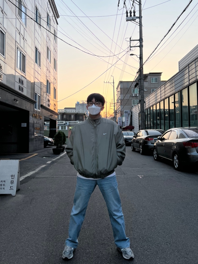 New Balance 993 Made in USA Grey - D Standard, Nike NRG Solo Swoosh Satin Bomber Jacket Light Army - Asia 착용 스타일