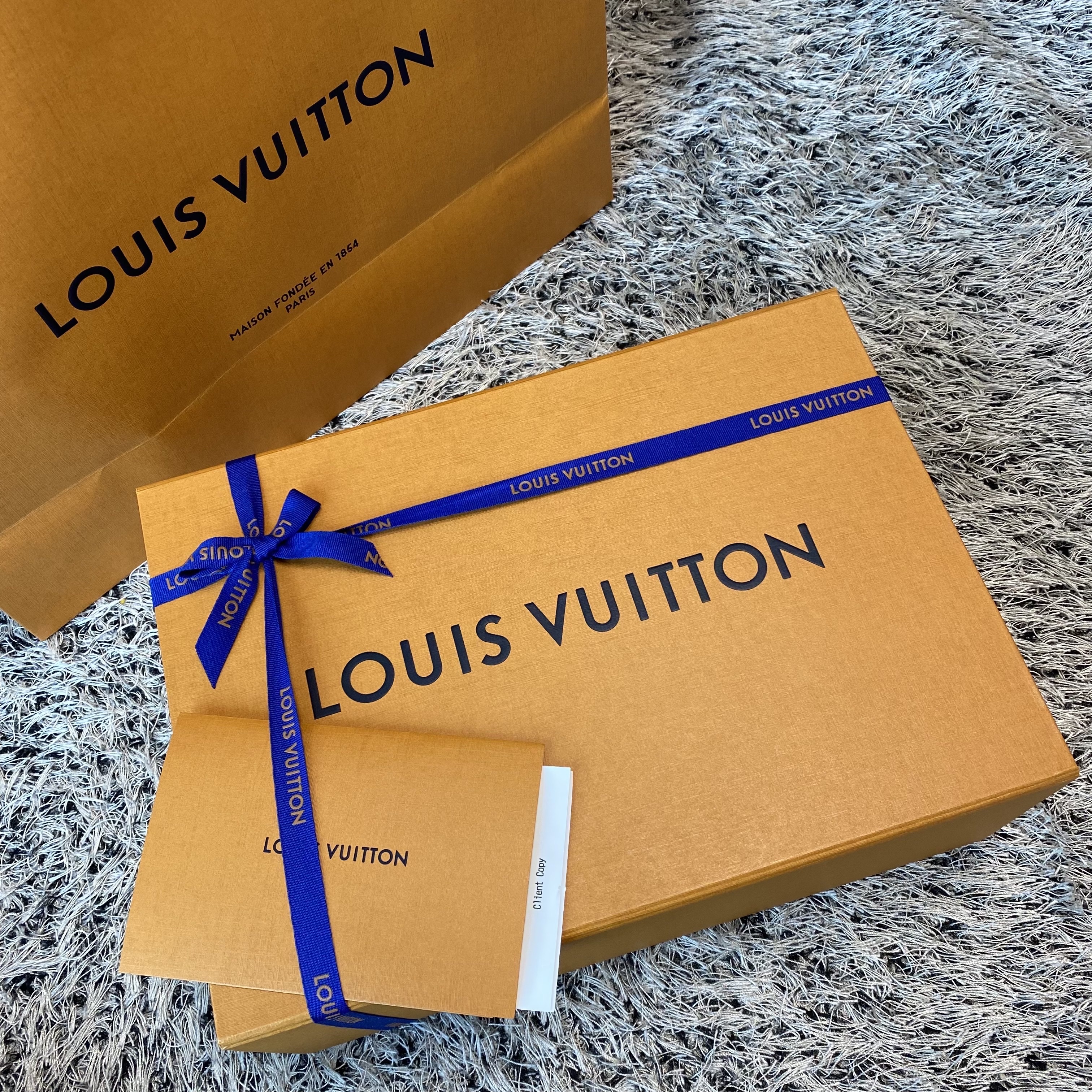 (W) Louis Vuitton Monogram Confidential Bandeau Black 착용 스타일 - 5