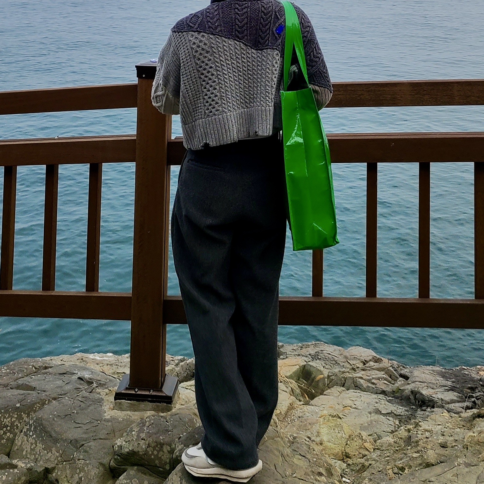 Zara x Ader Error Destroyed Crop Cardigan Blue, Nike x Sacai LDWaffle Summit White 착용 스타일 - 2