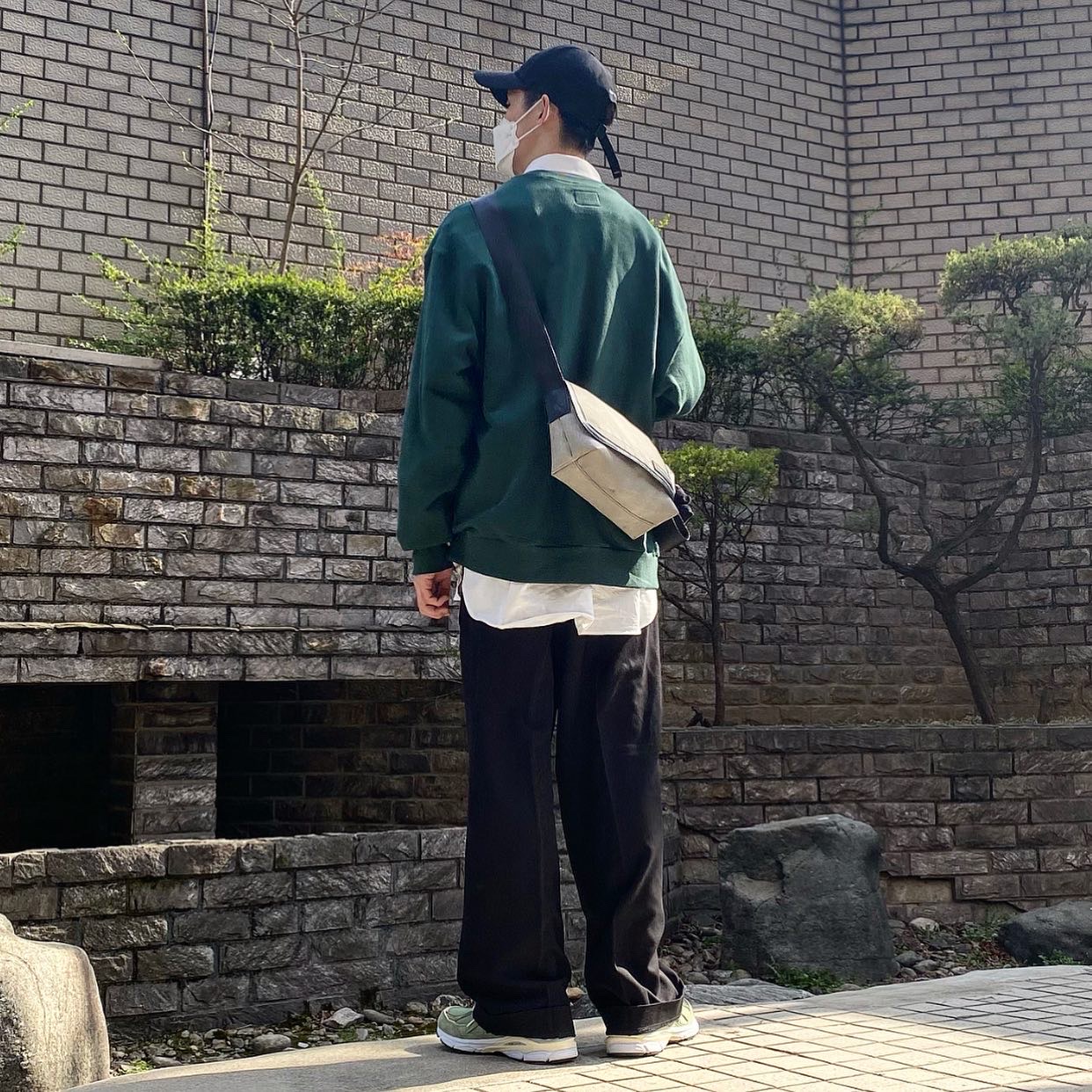 New Balance x JJJJound 990v3 Olive, Maison Kitsune x Ader Error Tetris Fox Cap Black 착용 스타일 - 2