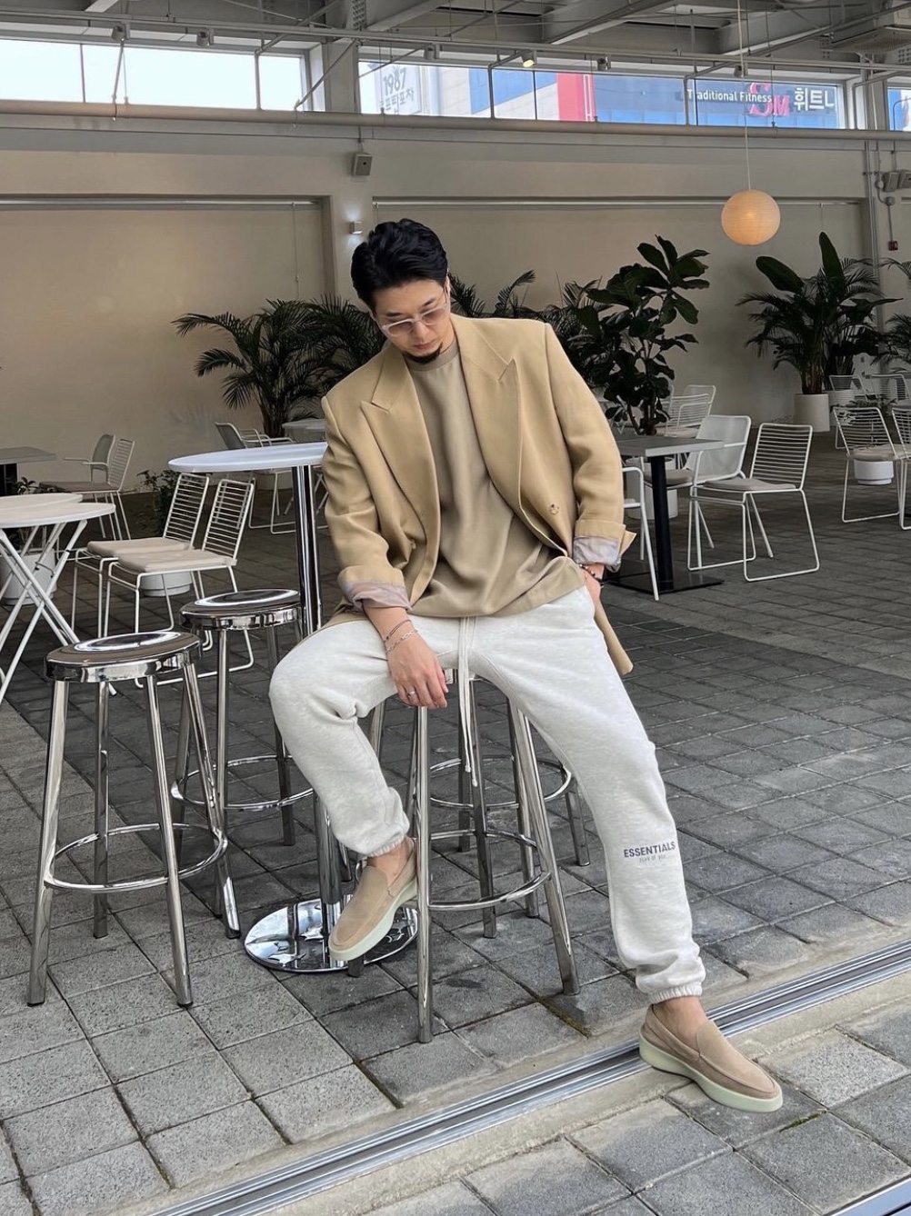 Essentials Sweatpants Oatmeal - 21SS, Fear of God The Loafer Daino 착용 스타일