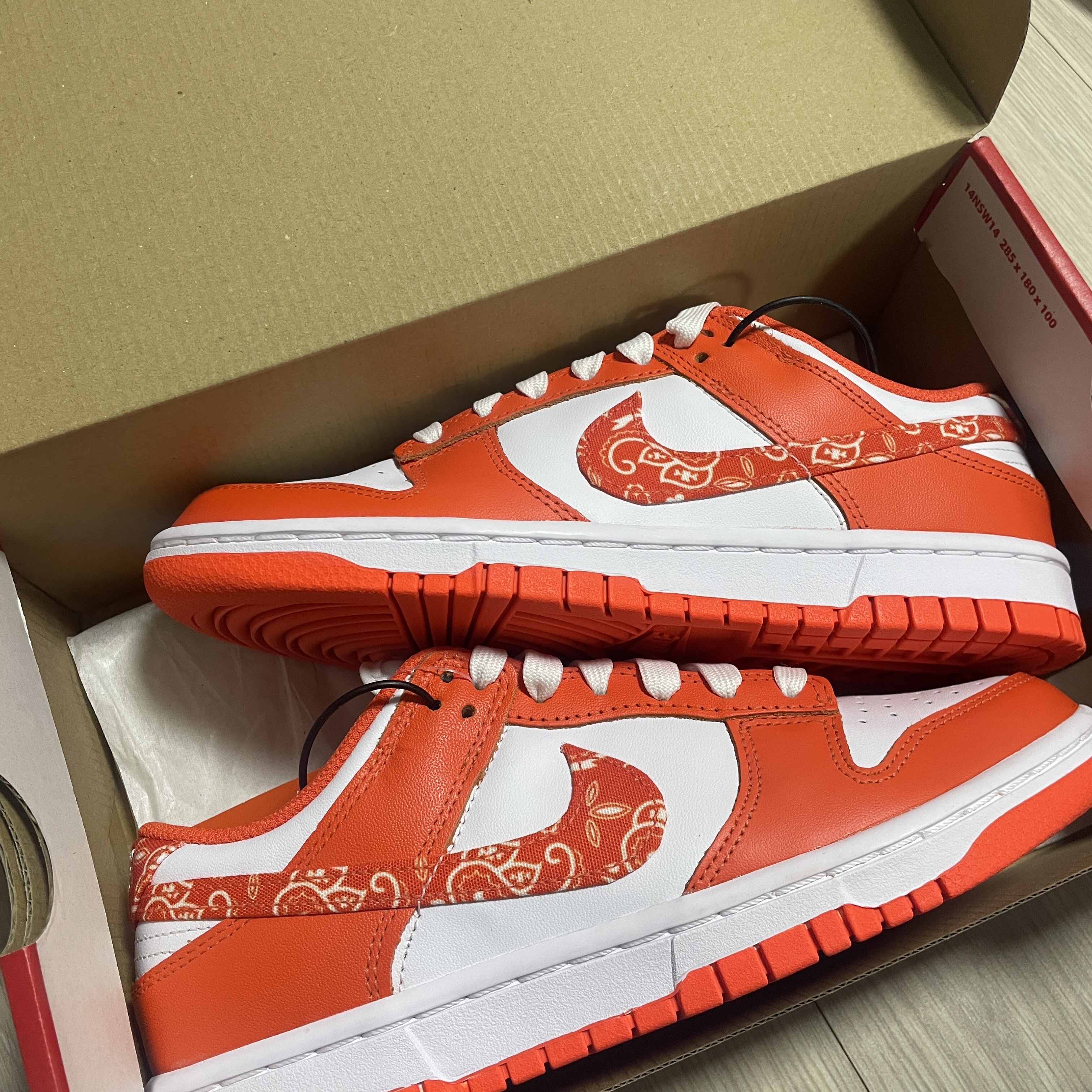 (W) Nike Dunk Low Essential Orange Paisley 착용 스타일