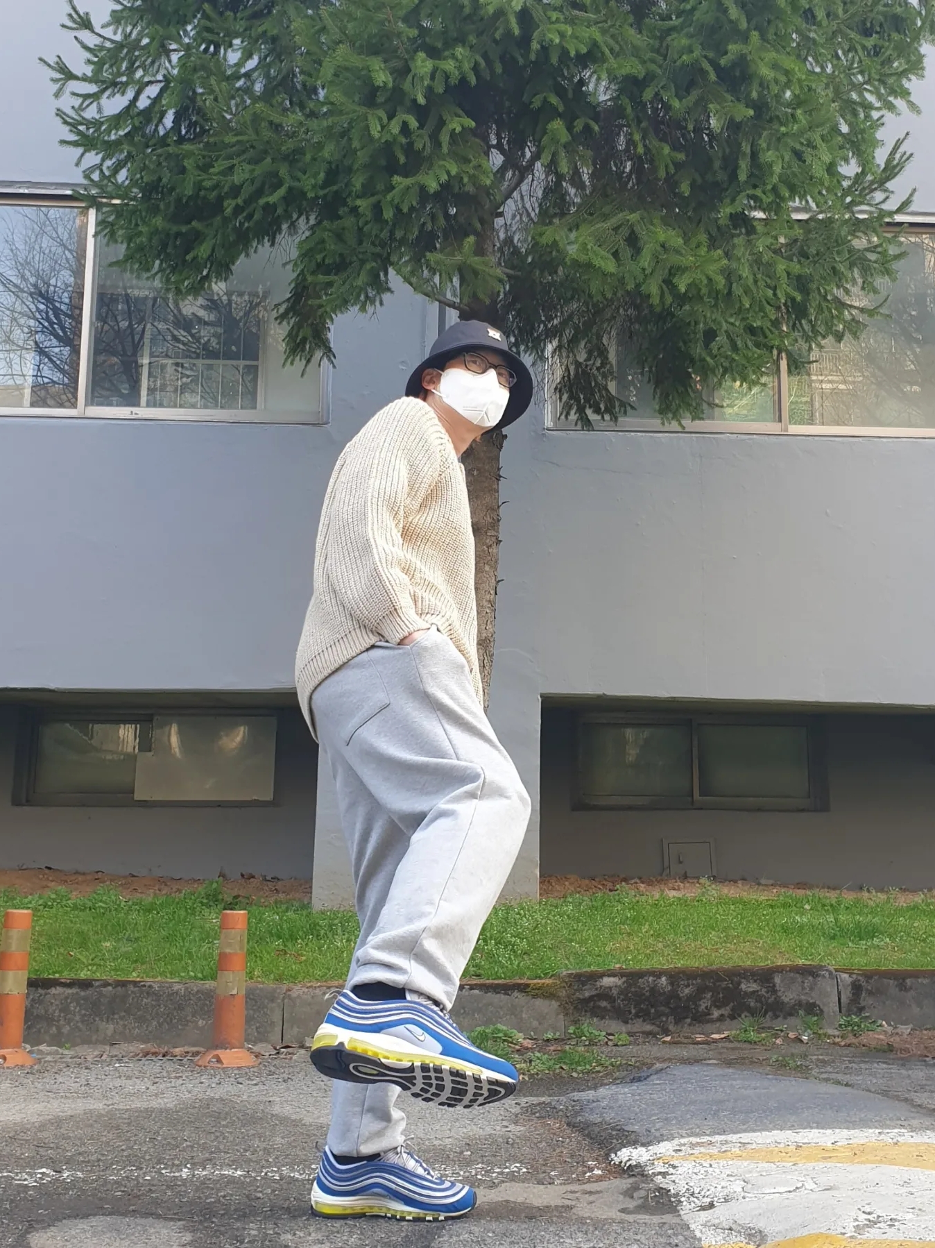 Nike Air Max 97 OG Royal Neon 착용 스타일 - 5