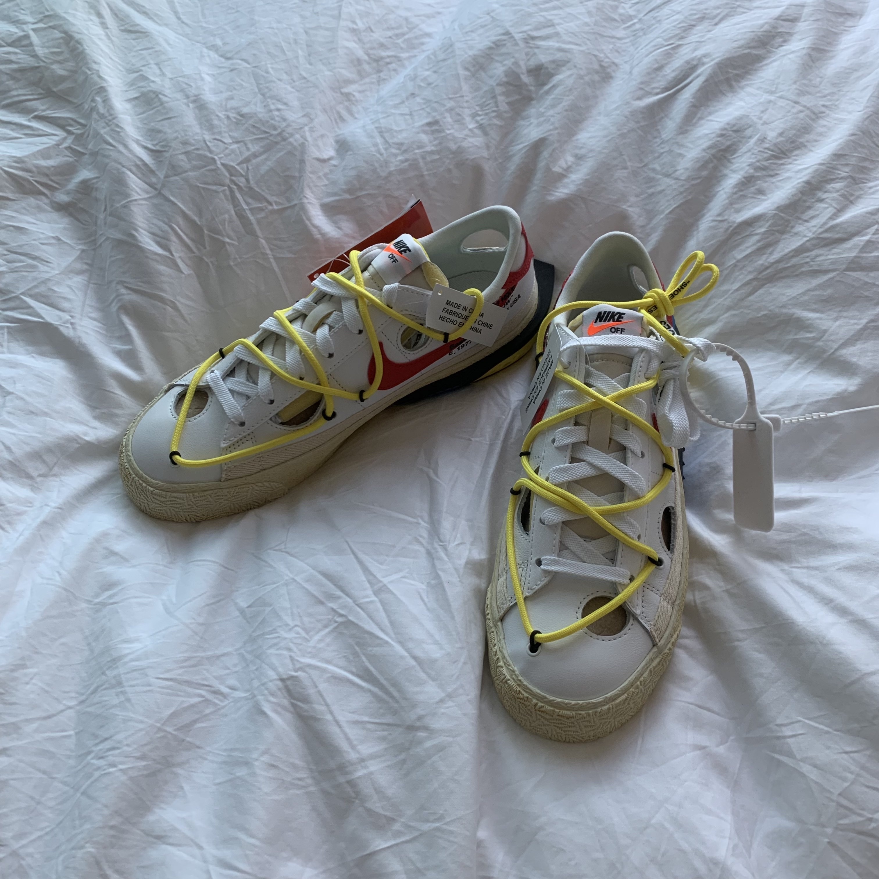 Nike x Off-White Blazer Low '77 White and University Red 착용 스타일 - 2