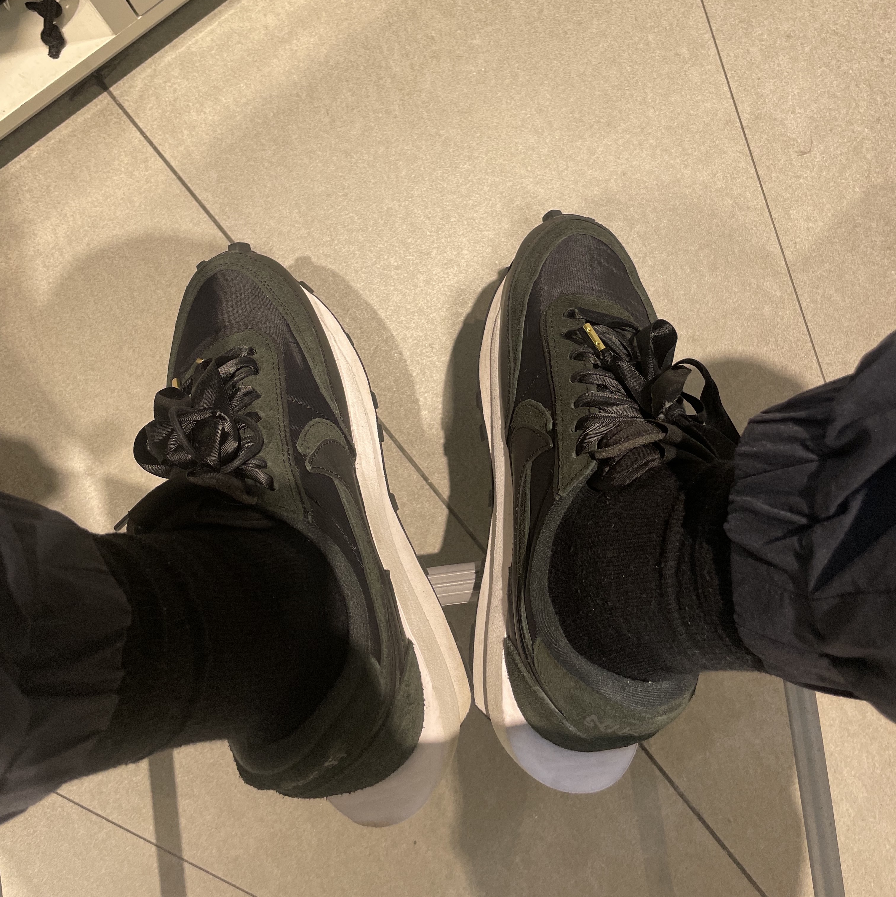 Nike x Sacai LDWaffle Black Nylon 착용 스타일