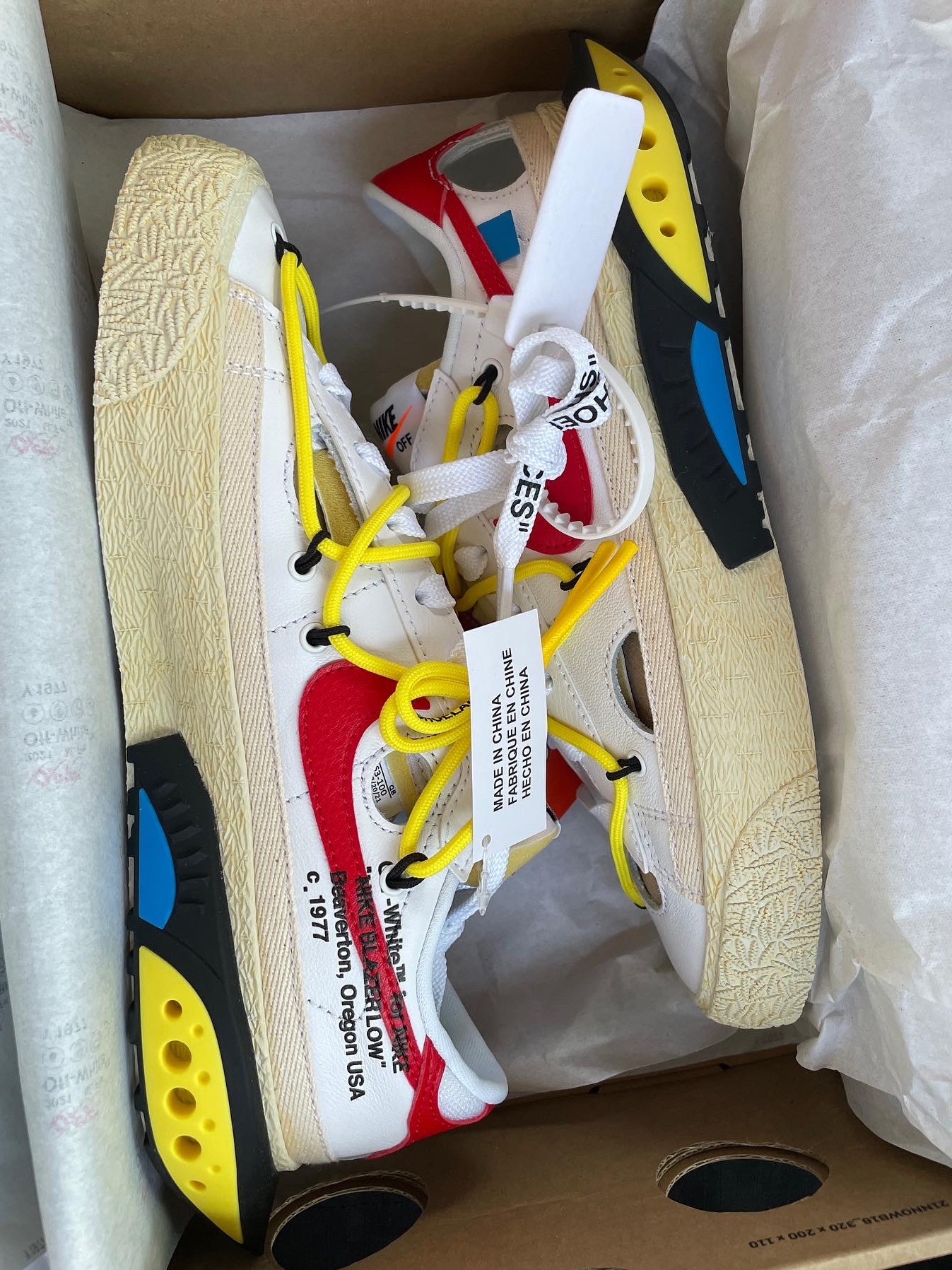 Nike x Off-White Blazer Low '77 White and University Red 착용 스타일 - 1