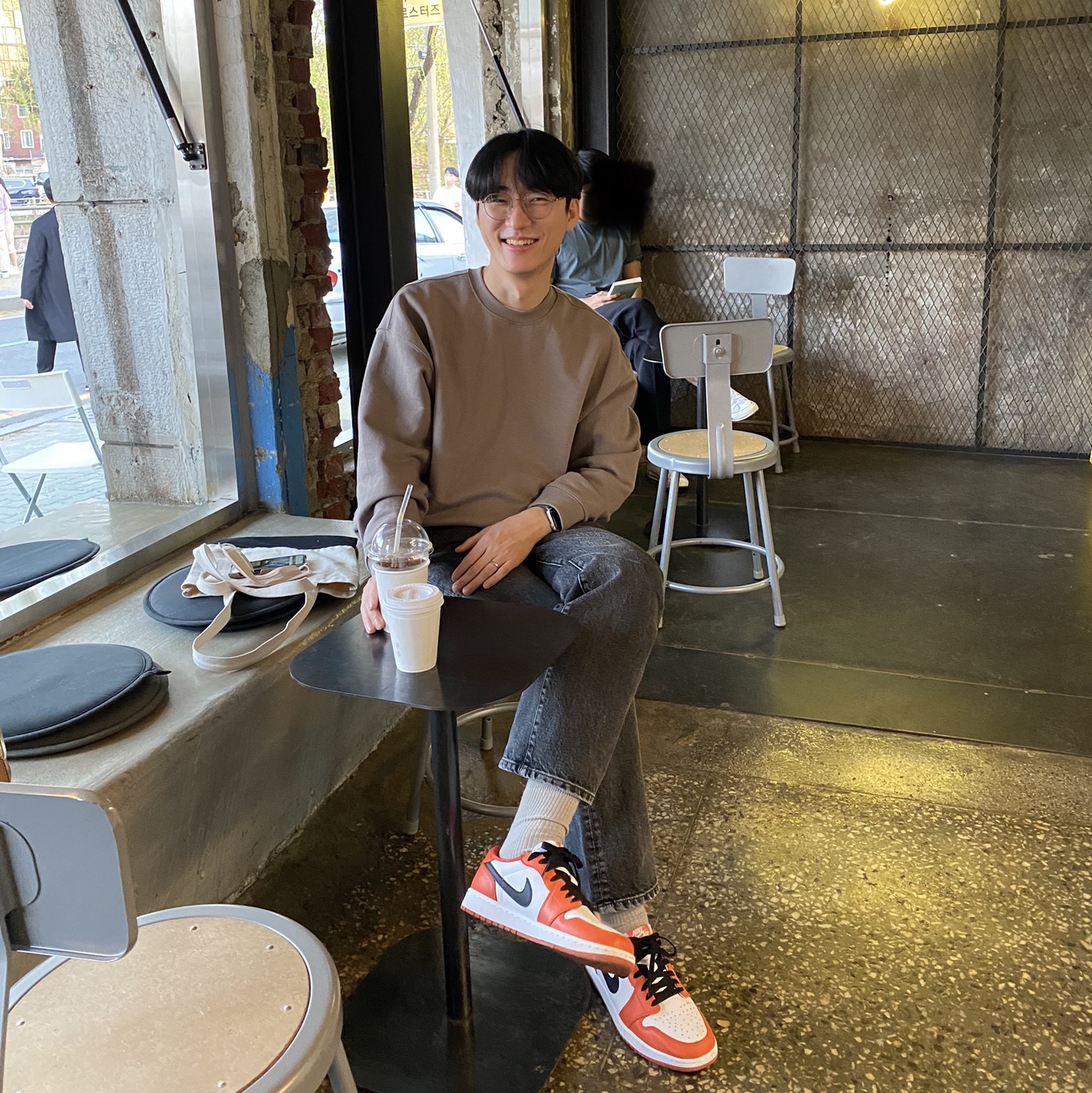 (W) Nike Dunk Low Black, Jordan 1 Low OG Starfish 착용 스타일 - 2