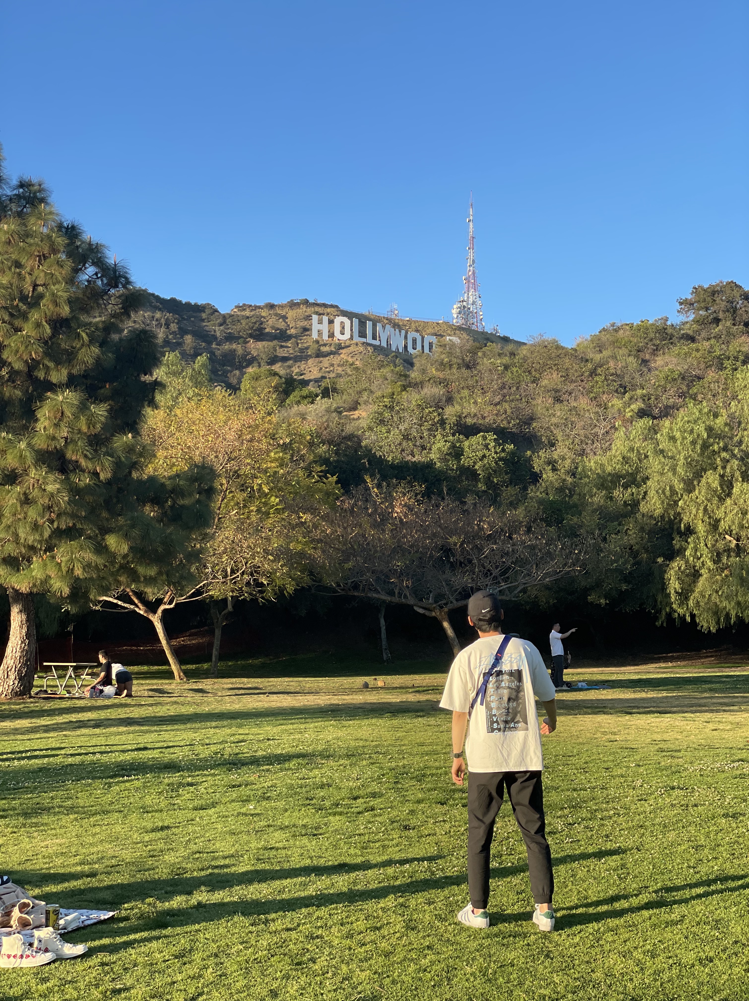 Stussy Statue T-Shirt Natural, Supreme Sling Bag Silver - 22SS 착용 스타일 - 5