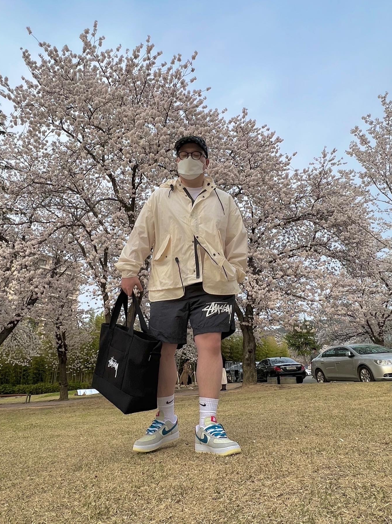 Nike x Stussy Water Shorts Off Noir, Nike x Stussy Tote Bag 착용 스타일 - 3