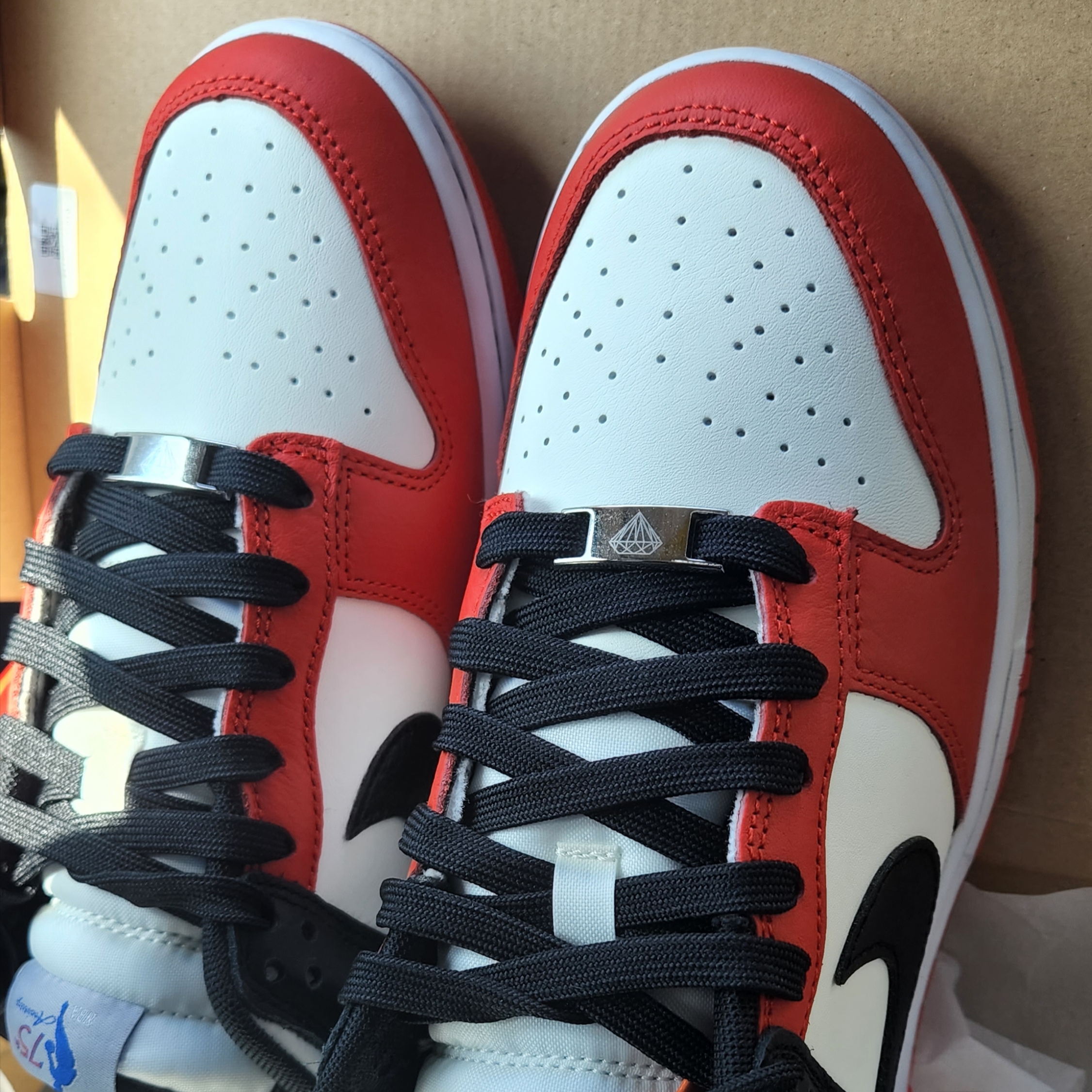 Nike x NBA Dunk Low Retro EMB Black and Chile Red 착용 스타일
