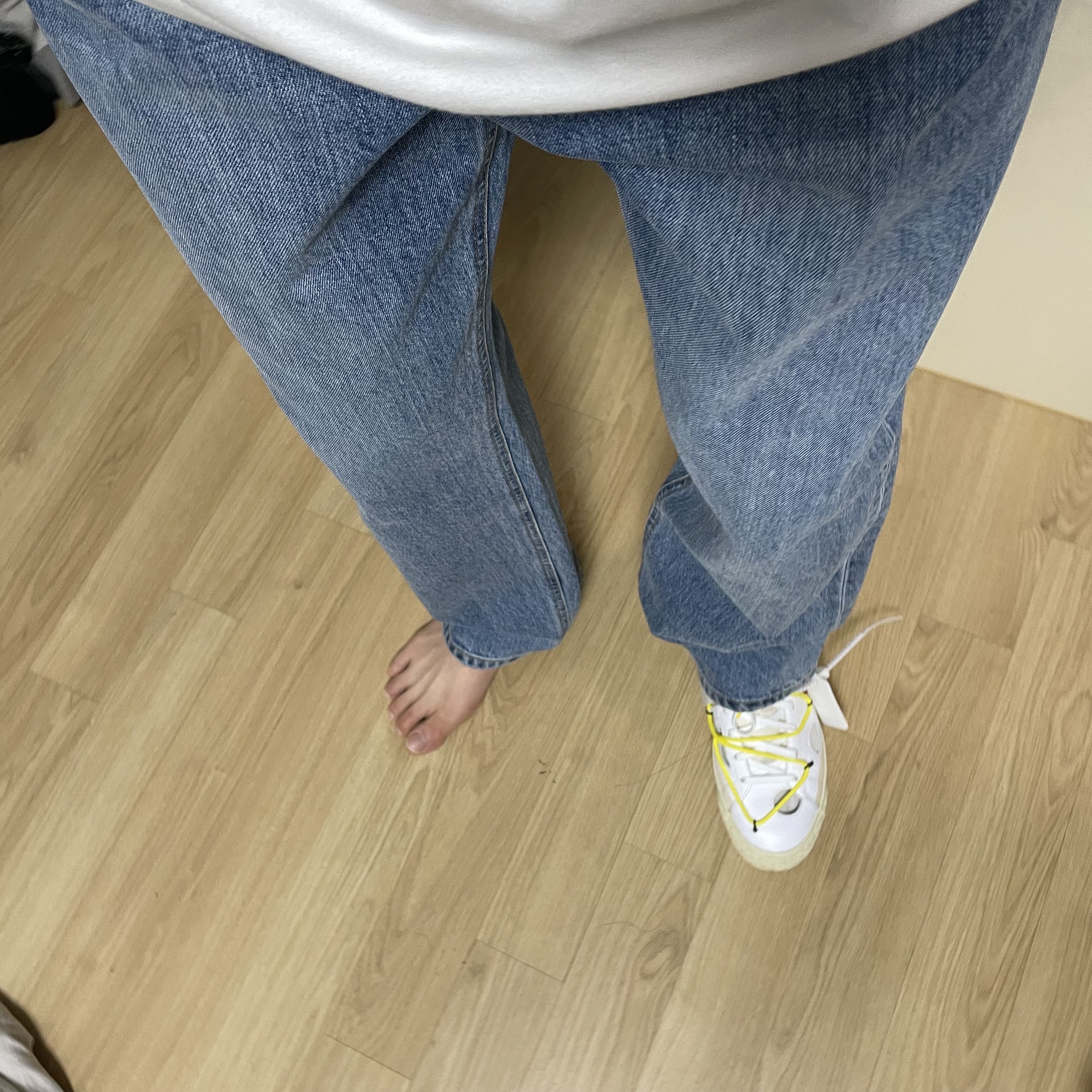 Nike x Off-White Blazer Low '77 White and University Red 착용 스타일 - 4