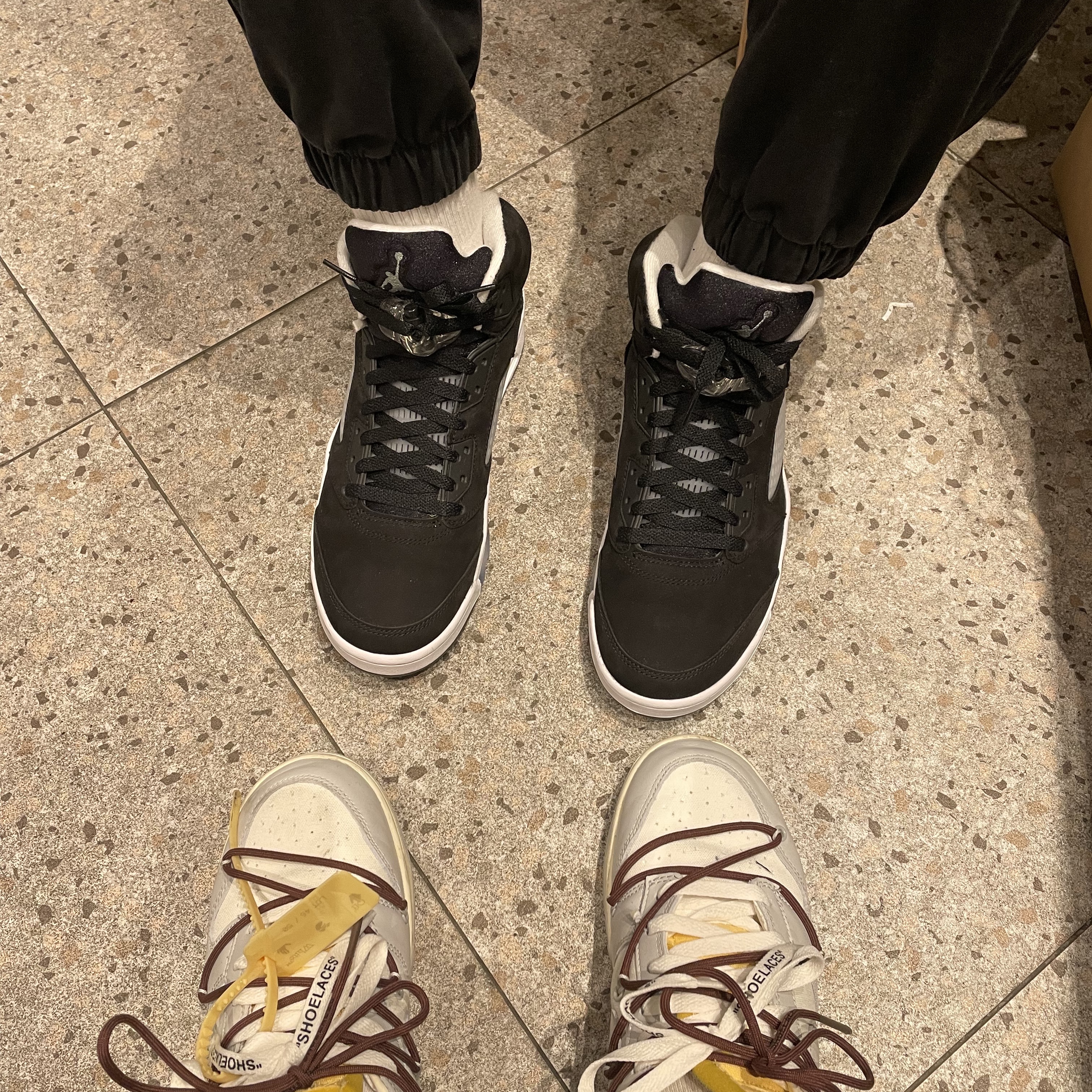 Jordan 5 Retro Moonlight, Nike x Off-White Dunk Low The 50 - Lot 46 착용 스타일