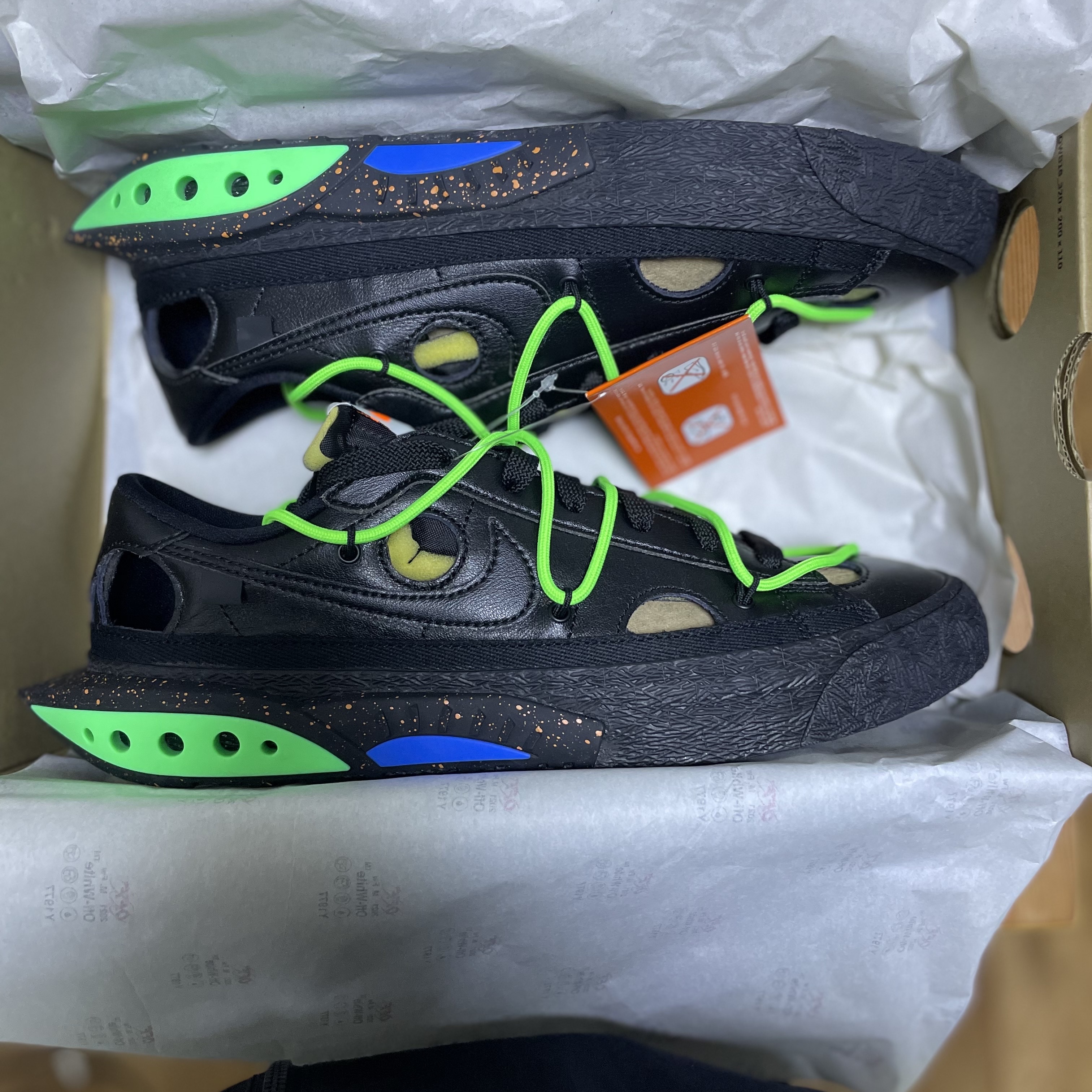 Nike x Off-White Blazer Low '77 Black and Electro Green 착용 스타일 - 2